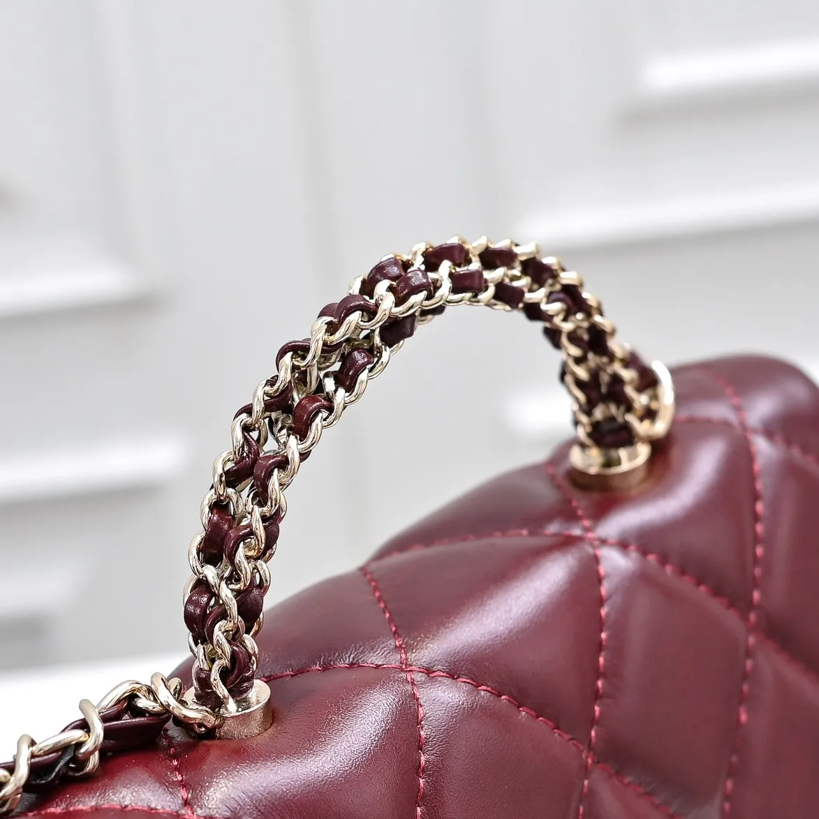 💰420￥Small size👑Chanel24B new series woc. The first layer of oil wax leather is both beautiful and very resistant. The twist handle is a new height of "twist-like" metal chain handle. It is an integrated fixed handle composed of three non-connected chains. Small size: 17x10cm, style number: 367