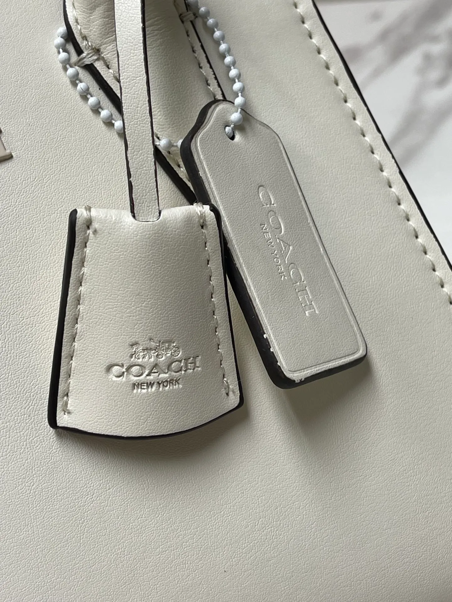 Top original order p440💰COACH/Coach new model CP262 January new Andrea Diana bag Autumn and winter versatile bag Classic color matching, versatile style, timeless Diana bag, can be easily used and matched as a hand-held crossbody. The zipper design protects items from falling out. It is not too large but has a pleasant capacity, which is sufficient and easy to carry. Size 22X16.5X11.5