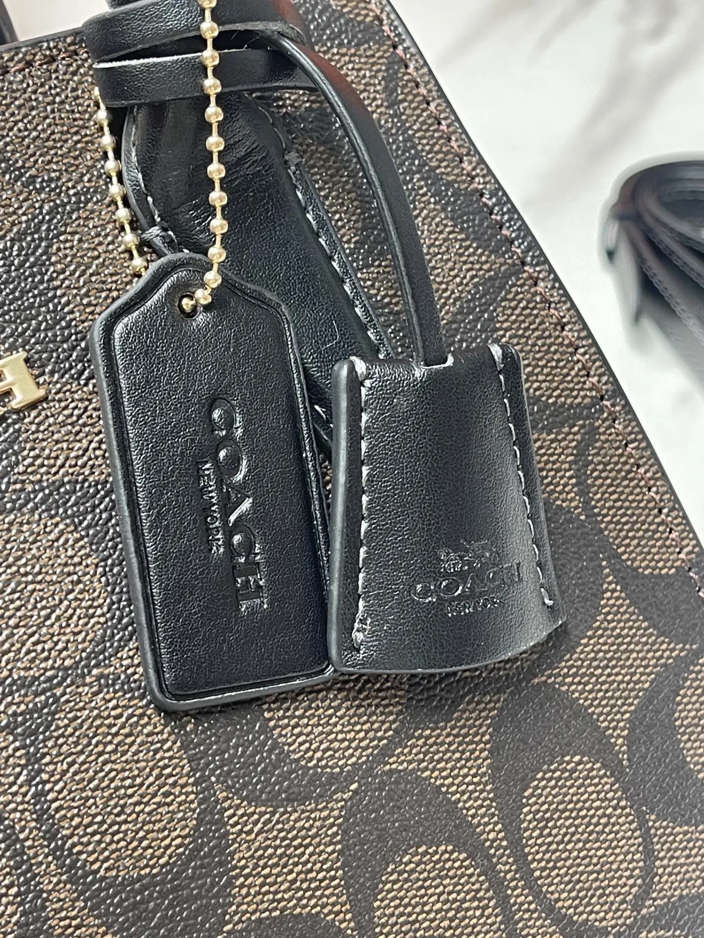 Top original order p440💰COACH/Coach new model CP266 January new Andrea Diana bag, versatile bag for autumn and winter, classic color matching, versatile style, timeless Diana bag, can be easily used and matched as a hand-held crossbody. The zipper design protects items from falling out. It is not too large but has a pleasant capacity, which is sufficient and easy to carry. Size 22X16.5X11.5