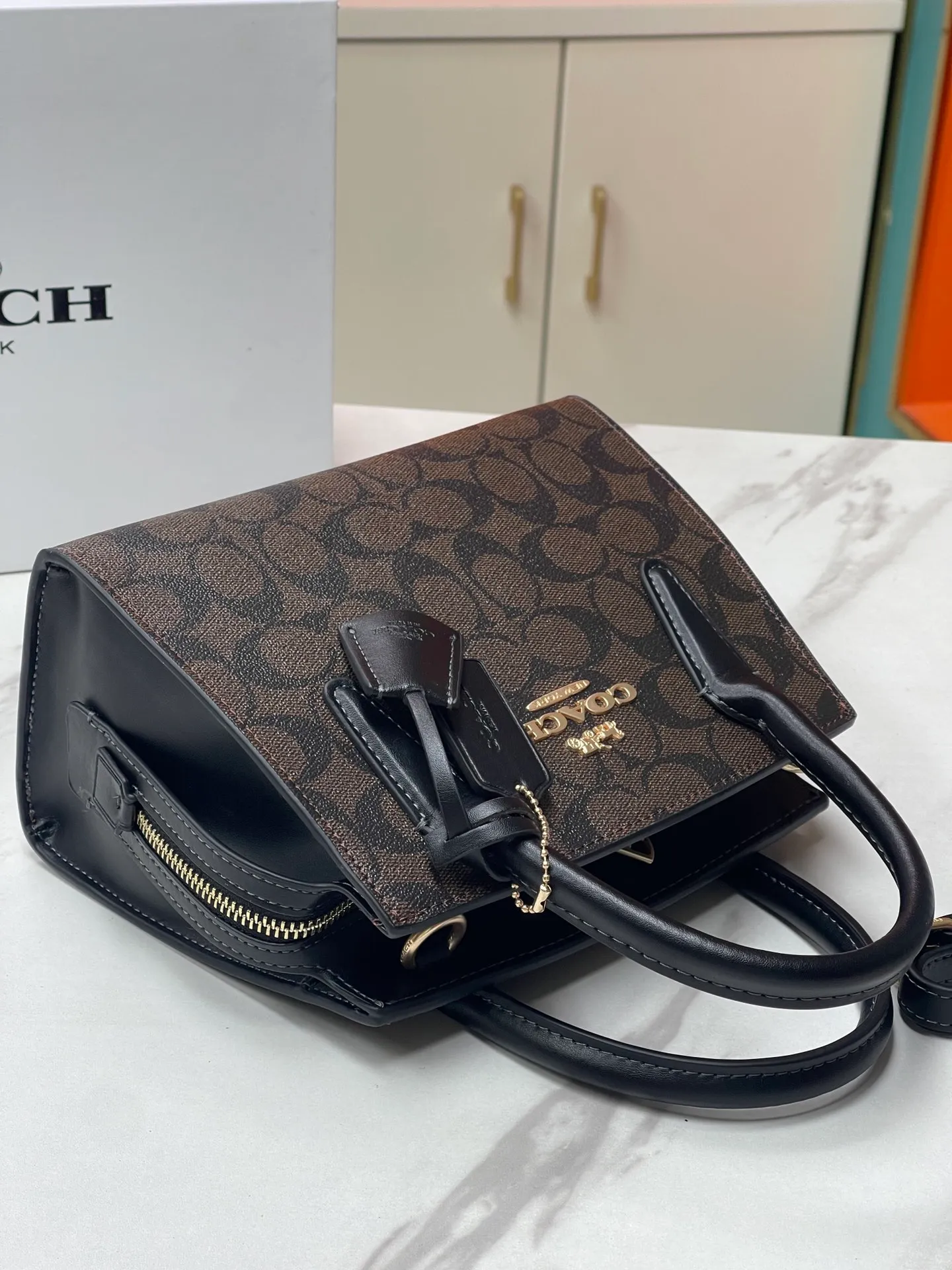 Top original order p440💰COACH/Coach new model CP266 January new Andrea Diana bag, versatile bag for autumn and winter, classic color matching, versatile style, timeless Diana bag, can be easily used and matched as a hand-held crossbody. The zipper design protects items from falling out. It is not too large but has a pleasant capacity, which is sufficient and easy to carry. Size 22X16.5X11.5