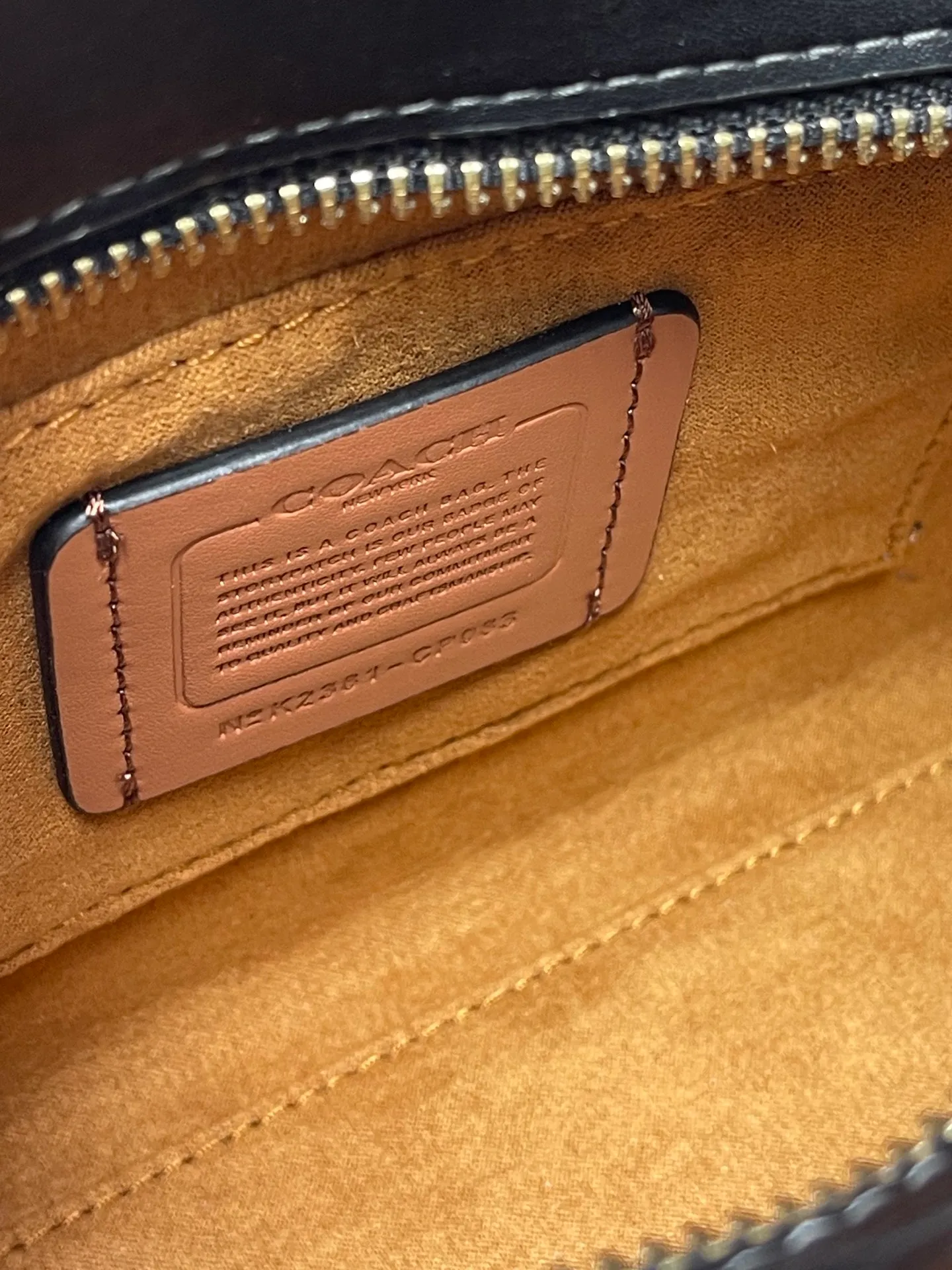 Top original order p440💰COACH/Coach new model CP266 January new Andrea Diana bag, versatile bag for autumn and winter, classic color matching, versatile style, timeless Diana bag, can be easily used and matched as a hand-held crossbody. The zipper design protects items from falling out. It is not too large but has a pleasant capacity, which is sufficient and easy to carry. Size 22X16.5X11.5