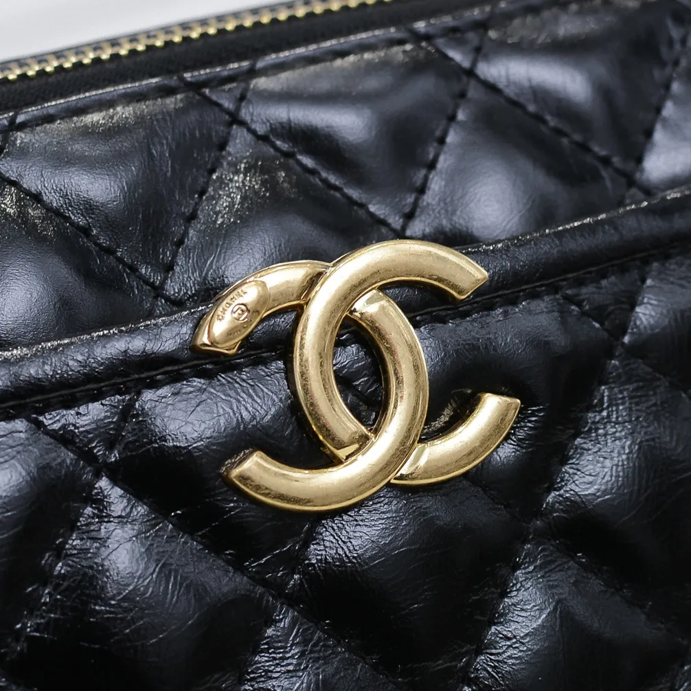 💰420￥Large size👑Chanel 2021 latest large and small camera bags are shipped! The double-zipper handheld camera bag is on sale now; it is made of imported top-layer oil-waxed calfskin. It has a strong sense of light. The leather chain-shaped handle has a retro style, and the compartment design is destined to have extraordinary capacity; it is super easy to store. It combines sophistication and fashion, and it is also great to use as a cosmetic case! Size: Large 13.5*18.5x7.5cm Style number: 9055