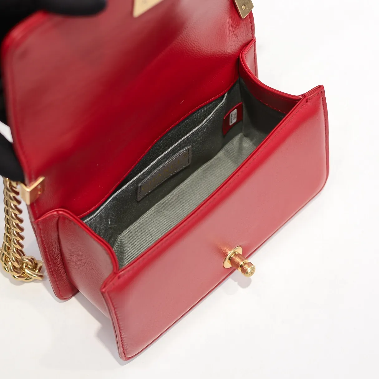 💰400￥ (Full sheepskin with original hardware) [Smile] Chanel Chanel 👑 Lambskin [Lightning] Thickened electroplated hardware accessories 🌈 The workmanship is comparable to the original order 💪 The bottom can be pinched and rebounded without trace, absolutely spot-on and real-life, fashionable and durable 💪💪 High-end quality, no pressure in and out of the drill cabinet 💏, size 20*12*7cm, style number 67085