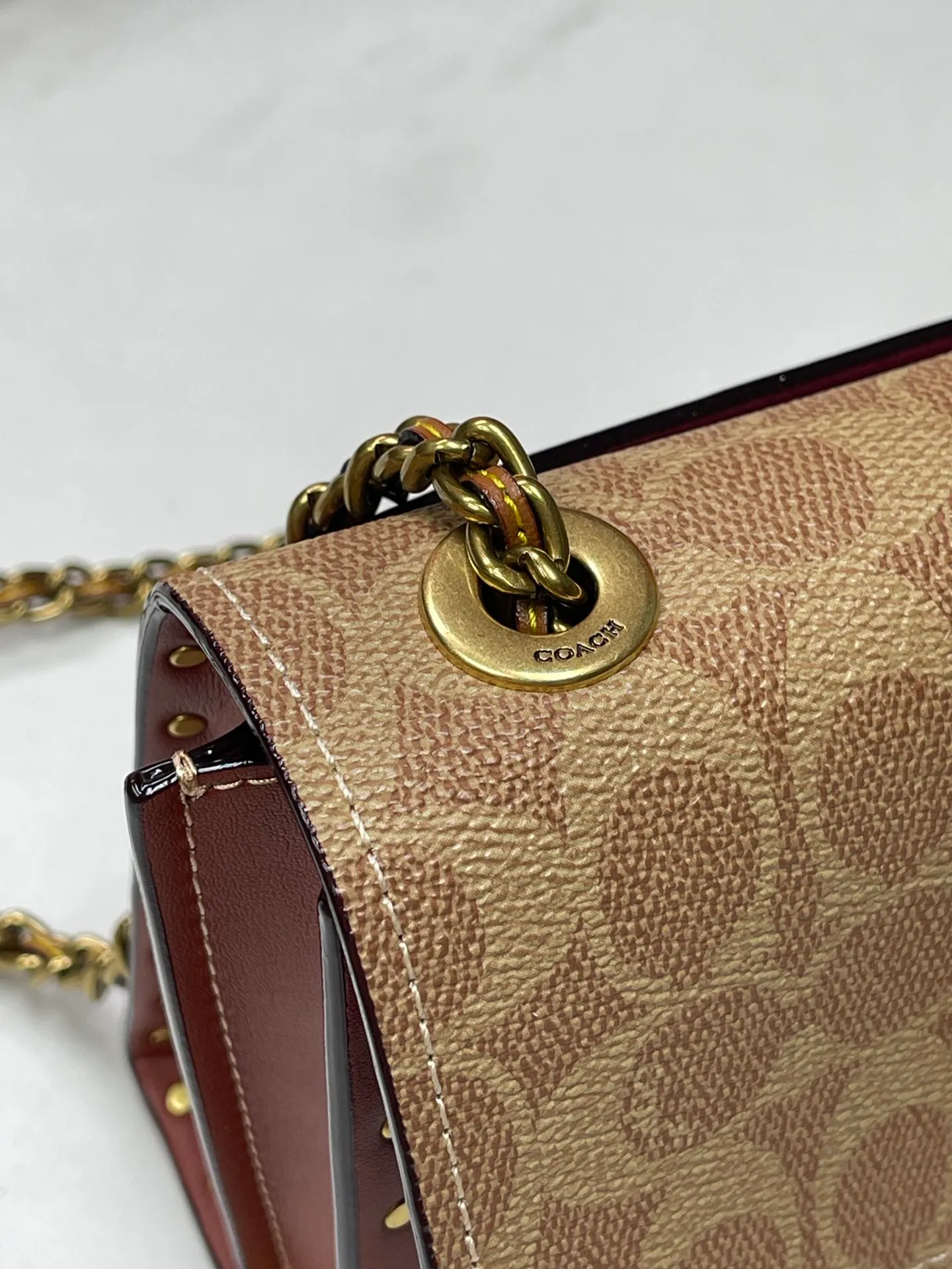 Batch 480💰 Original quality COACH/Coach women's bag PARKER18 handbag Camellia model 30592 khaki brown patchwork retro rivet style, classic old flower with earthy yellow brass material chain retro design, perfect match regardless of color or style! Size: 18*13*7cm