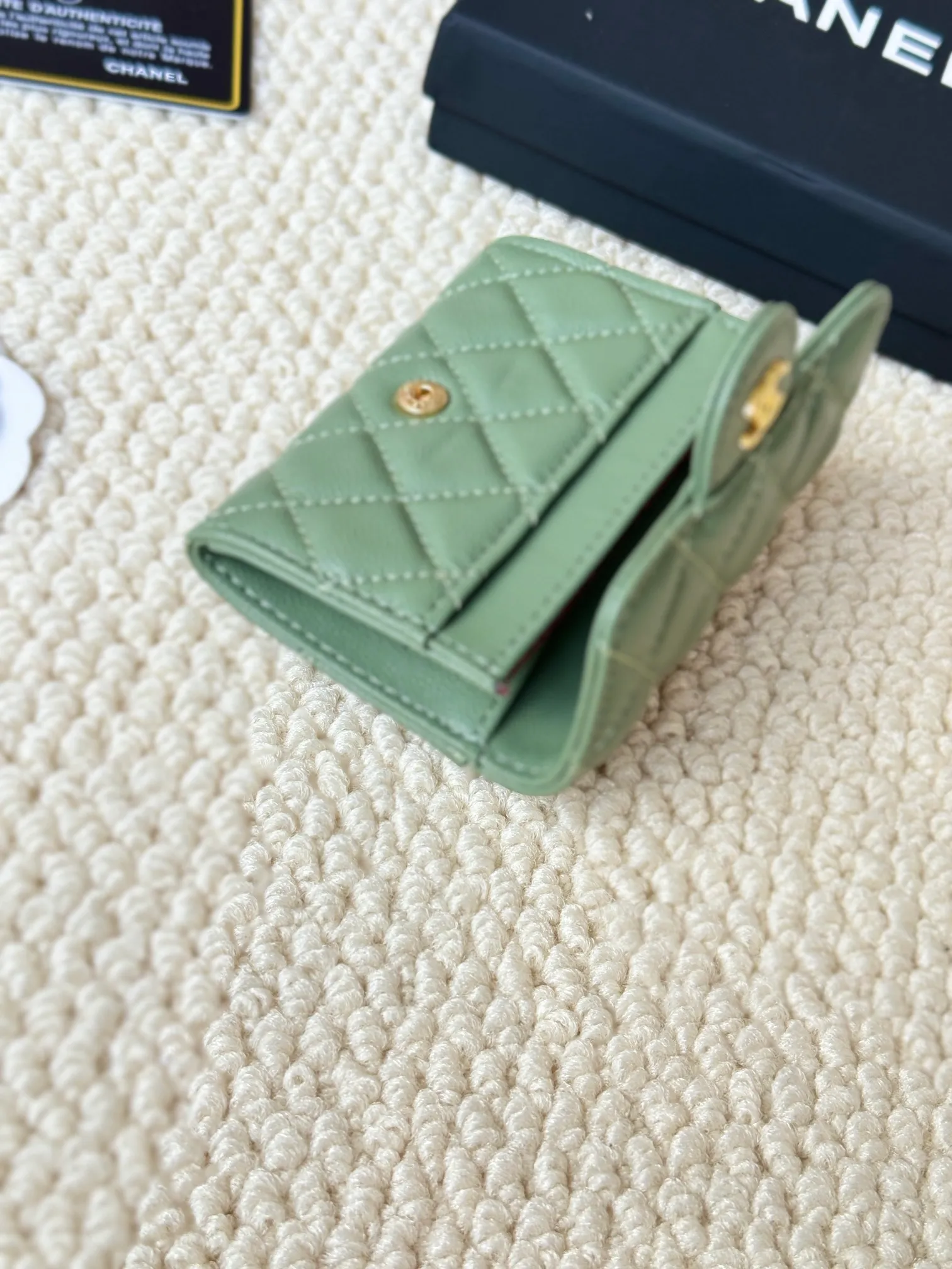 💰120 Style number: AP458 chanel's most classic card holder, coin purse, Chanel classic flap card holder. Caviar cowhide, card holder and coin purse in one, with slip pocket on the back. Size: 7.5 × 11.3 × 2.1 cm