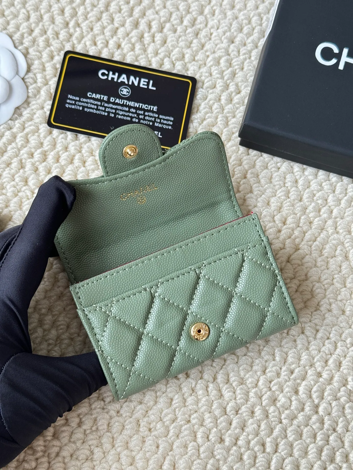 💰120 Style number: AP458 chanel's most classic card holder, coin purse, Chanel classic flap card holder. Caviar cowhide, card holder and coin purse in one, with slip pocket on the back. Size: 7.5 × 11.3 × 2.1 cm