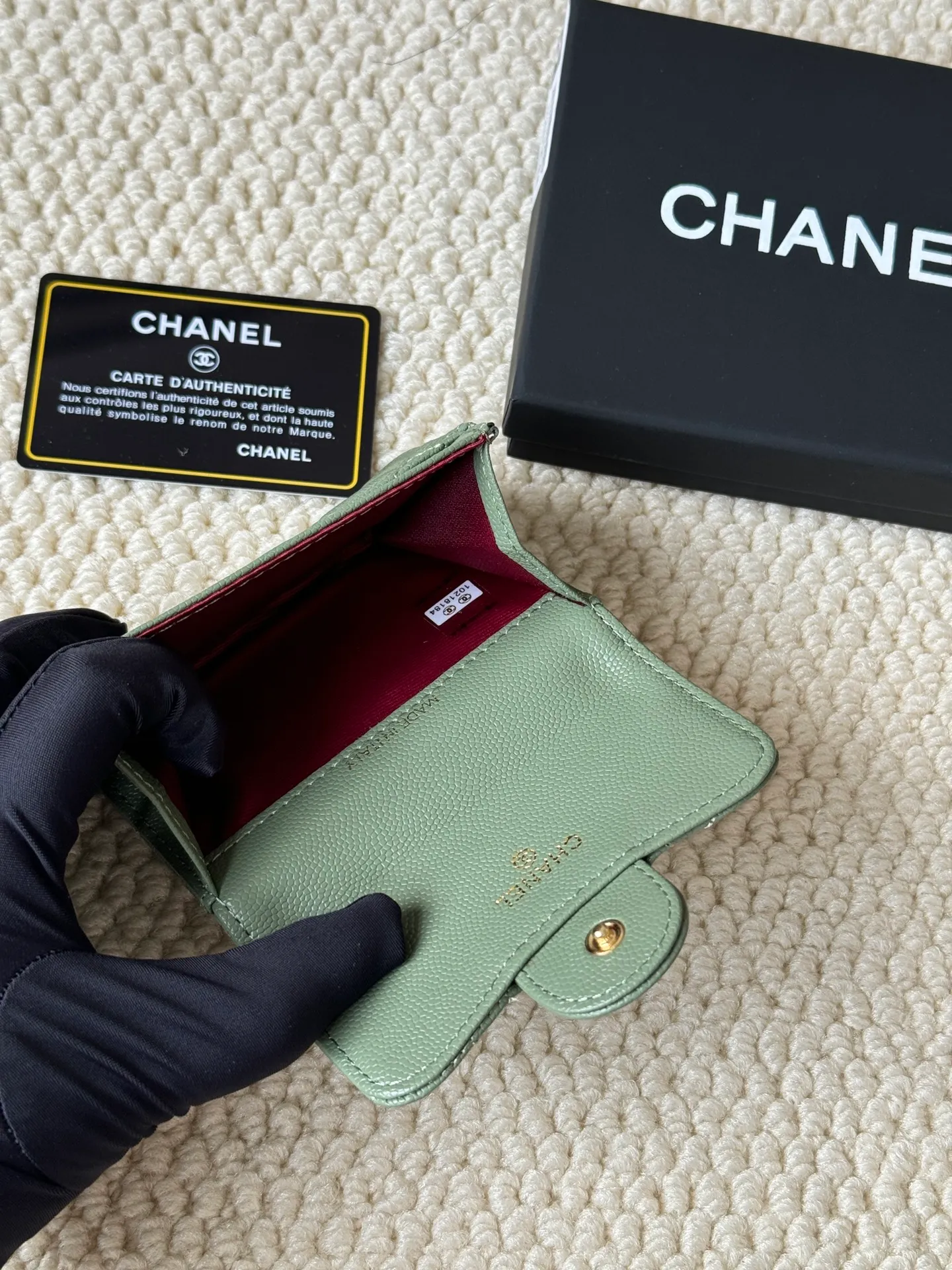💰120 Style number: AP458 chanel's most classic card holder, coin purse, Chanel classic flap card holder. Caviar cowhide, card holder and coin purse in one, with slip pocket on the back. Size: 7.5 × 11.3 × 2.1 cm