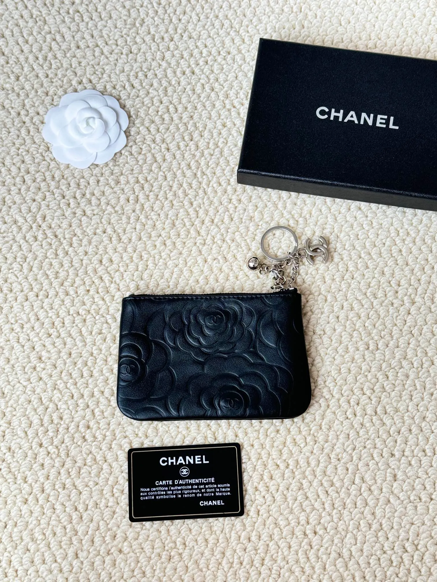💰130 chanel camellia pendant coin purse💦 Style number: A50168 Classic small carry-on bag, one of the most practical bags in the era of mobile payment, cards, change, key and lipstick in one package, cute, practical and connotative, nice card holder, key bag, coin purse, lipstick bag Reference size: 9.5×15×0.5cm