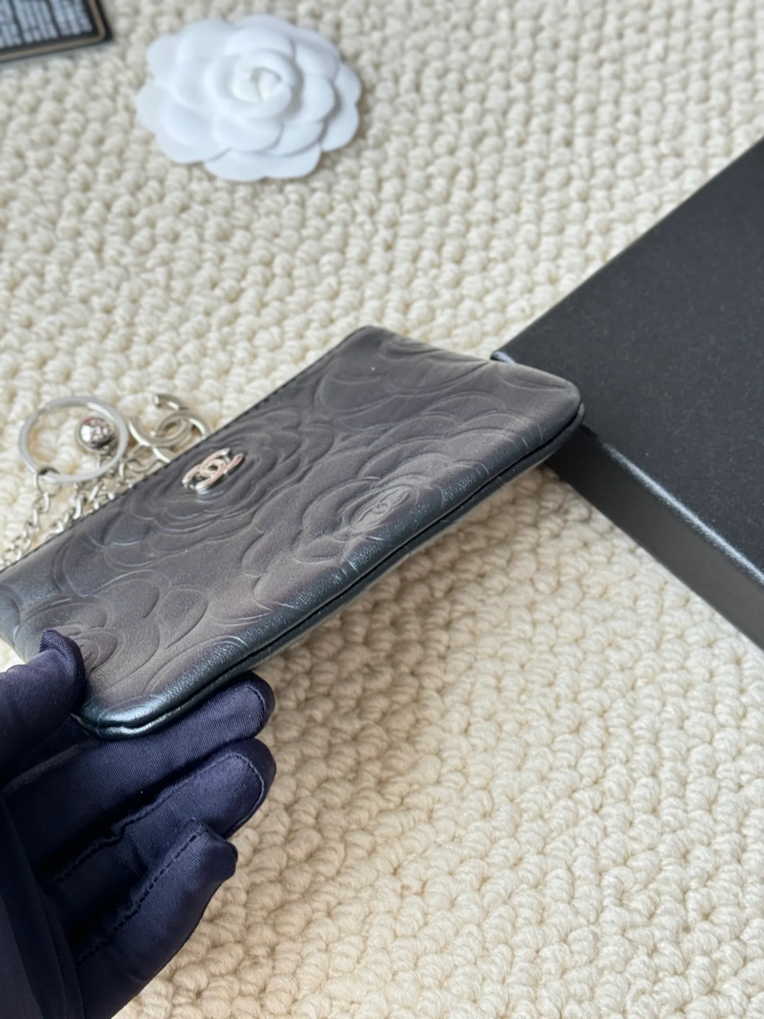 💰130 chanel camellia pendant coin purse💦 Style number: A50168 Classic small carry-on bag, one of the most practical bags in the era of mobile payment, cards, change, key and lipstick in one package, cute, practical and connotative, nice card holder, key bag, coin purse, lipstick bag Reference size: 9.5×15×0.5cm