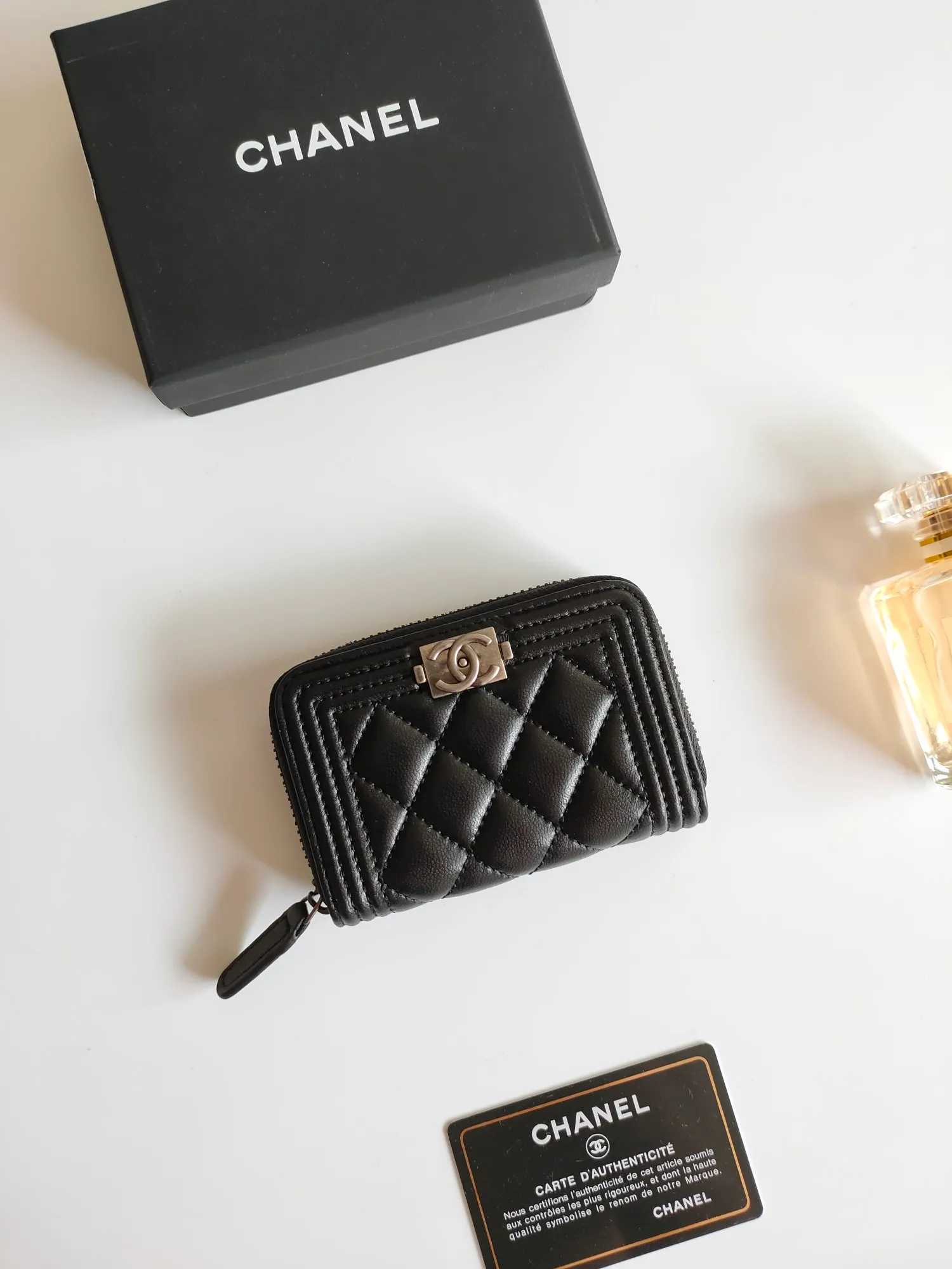 ￥120 Chanel card holder❤Coin purse️❤️Full leather inside and outside. Counter style. Impeccable workmanship details. Adhere to high quality. Style number: A84433 Size: 11.5x8cm