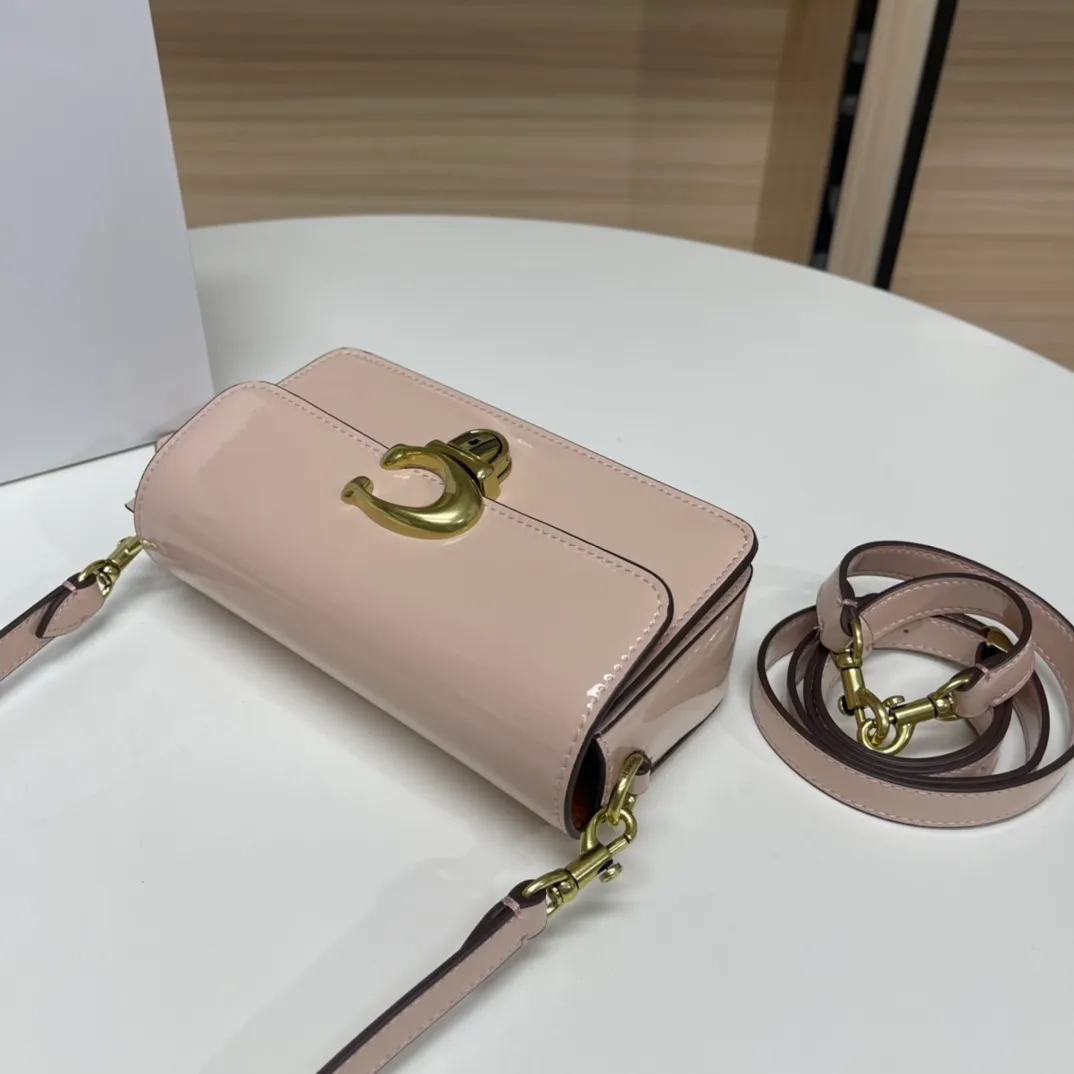 Top original order p480💰Coach/Coach new NEw new baguette bag Studio 20 patent leather! [Rose] model cE761 new baguette bag patent leather mirror bag, Studio20 girl bright eye I like it so much ~ the red and black are very stylish This patent leather has a good texture and the gloss is not ordinary Size 20/10/6.5 [Fireworks] [Fireworks]