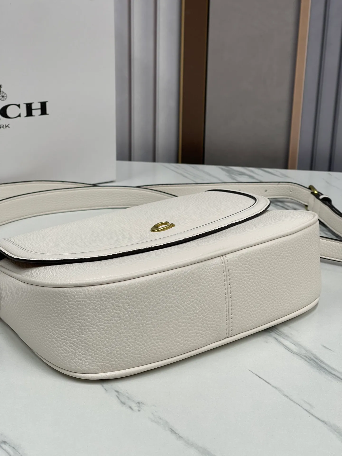 P460💰COACH/Coach new counter synchronization·new product women’s classic logo LEGACY shoulder bag presbyopia, model CU099, size 25.5*18.5*7