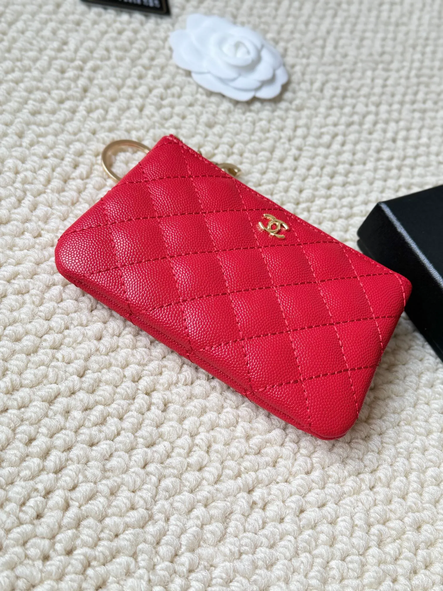 💰130 chanel cowhide caviar pendant coin purse💦 Style number: A50168 Classic small carry-on bag, one of the most practical bags in the era of mobile payment, cards, change, keys and lipstick in one package, cute, practical and connotative, nice card holder, key bag, coin purse, lipstick bag Reference size: 9.5×15×0.5cm