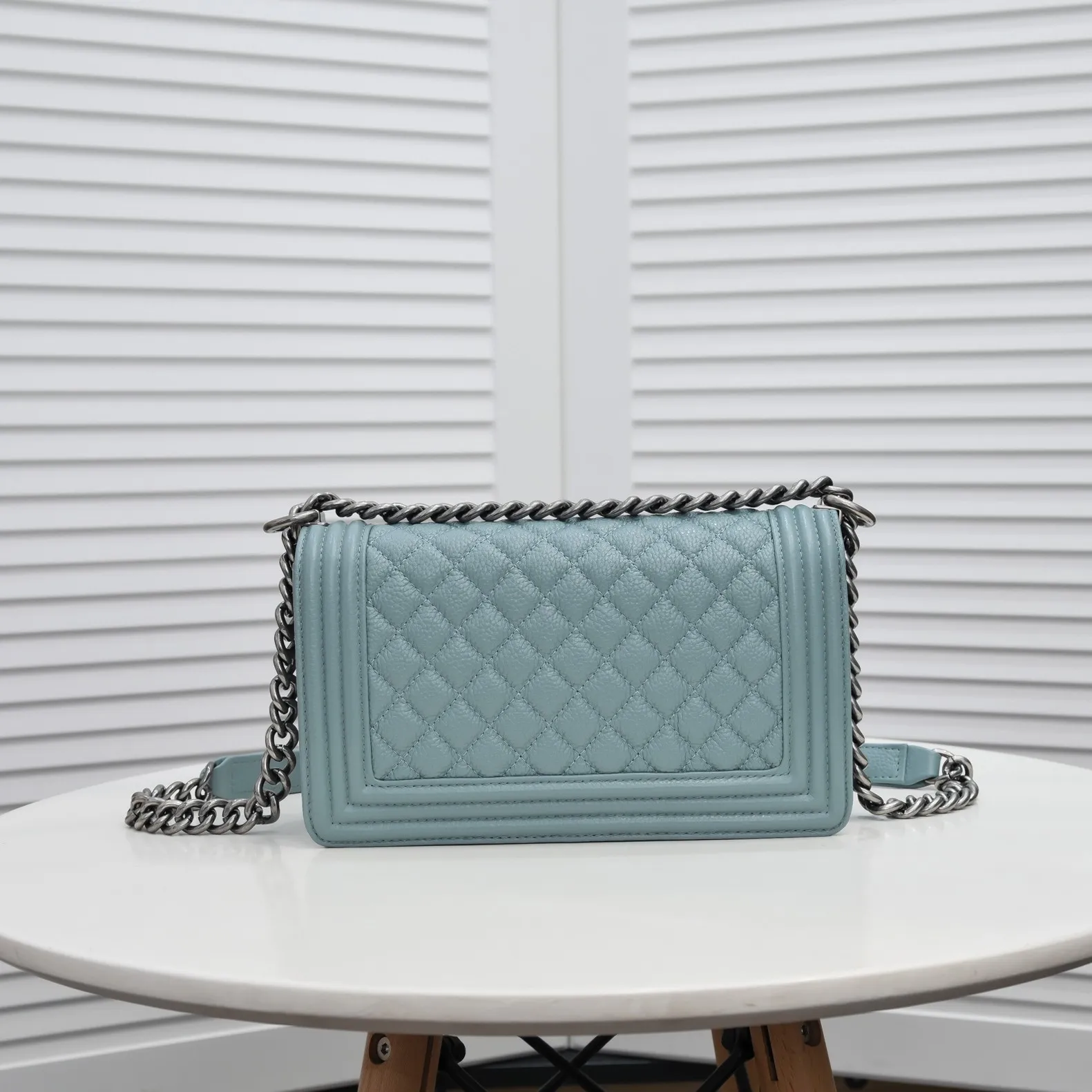 💰460￥ "Full leather inside and out with original hardware" Chanel👑 Using imported first-layer cowhide with lychee pattern [color] [lightning] thickened electroplated hardware accessories🌈The workmanship is comparable to the original order💪The bottom can be pinched and rebounded without trace, absolutely spot-on and real-life, fashionable and durable💪💪High-end quality, no pressure in and out of the drill cabinet💏, size 25*15*8cm Style number: 67086