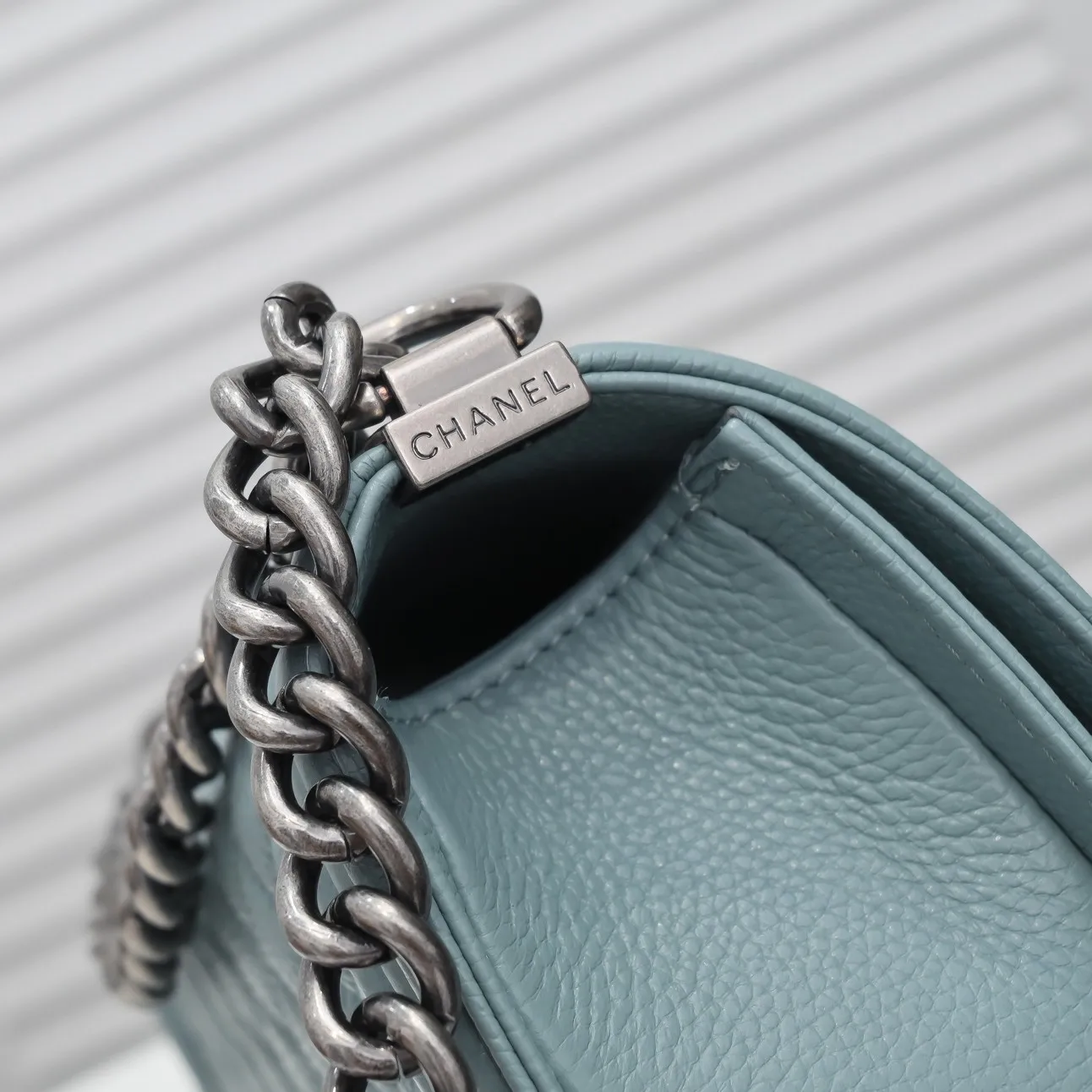 💰460￥ "Full leather inside and out with original hardware" Chanel👑 Using imported first-layer cowhide with lychee pattern [color] [lightning] thickened electroplated hardware accessories🌈The workmanship is comparable to the original order💪The bottom can be pinched and rebounded without trace, absolutely spot-on and real-life, fashionable and durable💪💪High-end quality, no pressure in and out of the drill cabinet💏, size 25*15*8cm Style number: 67086