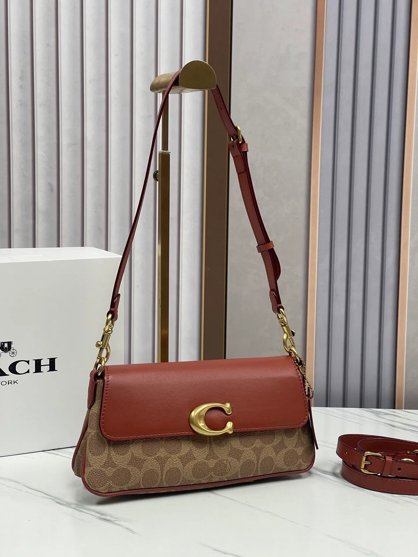 P420¥ [New counter product] COACH/Coach women's JET shoulder bag, crossbody bag, high-end design commuting model: CBA83 size 25*11*5