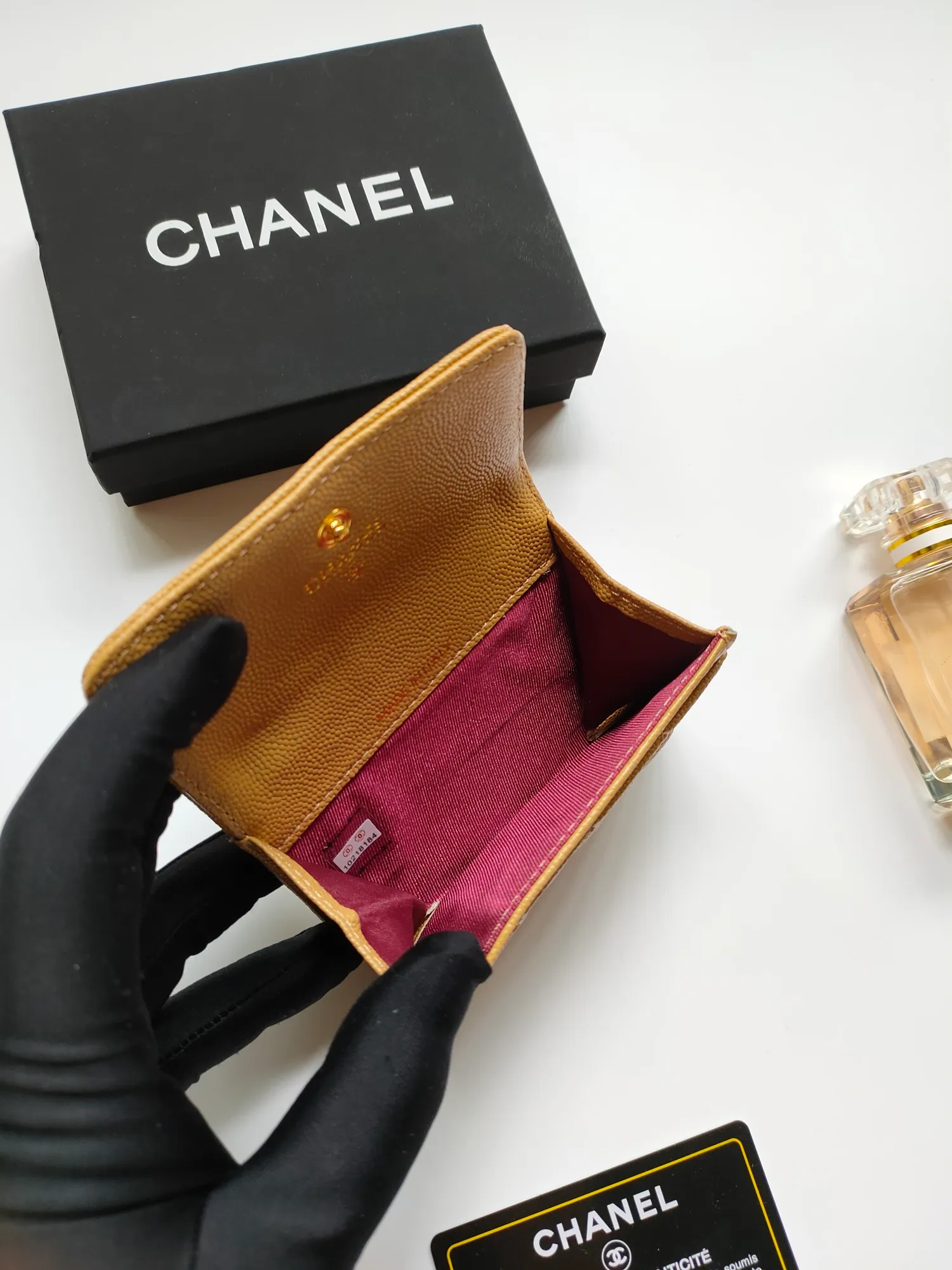 💰140💰 Model AP6118 CHANEL 22k embossed hardware, new double C large lgo with exquisite replica flavor, very beautiful, official website 2023 latest 🆕Card holder Caviar medium ball grain cowhide is scratch-resistant, super glossy, no problem to put about 10 cards, one card can be placed in the cover card slot, and cards + coins can also be placed in the middle It is troublesome to carry a bag that is too big in summer, so it is suitable to put it in a mini bag, which is also convenient to carry in your pocket😍