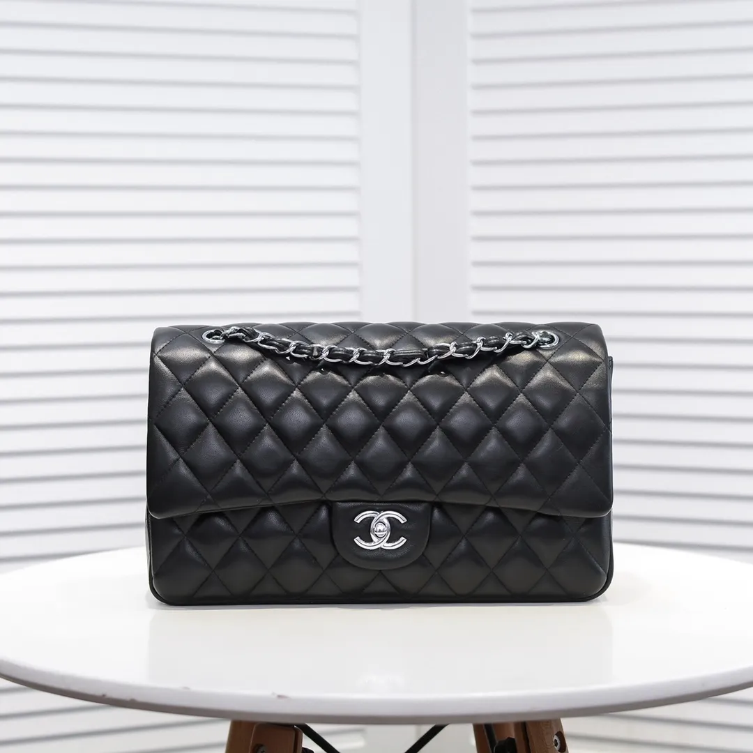 💰480￥[Color] Chanel [Color] Century Classic, carefully crafted with exquisite workmanship of every stitch and thread, imported sheepskin with original hardware, full diamond pattern 💯The shape of the whole bag is particularly perfect in softness 👍👍😔😔Classic and irresistible, size: 30X18X8cm, style number: 1113