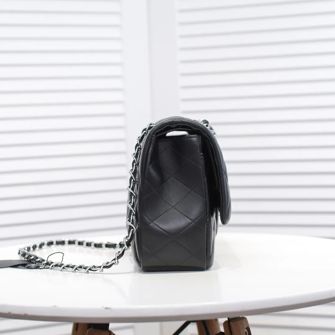 💰480￥[Color] Chanel [Color] Century Classic, carefully crafted with exquisite workmanship of every stitch and thread, imported sheepskin with original hardware, full diamond pattern 💯The shape of the whole bag is particularly perfect in softness 👍👍😔😔Classic and irresistible, size: 30X18X8cm, style number: 1113