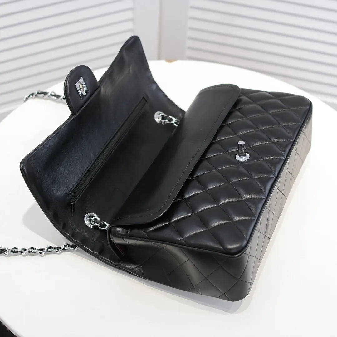 💰480￥[Color] Chanel [Color] Century Classic, carefully crafted with exquisite workmanship of every stitch and thread, imported sheepskin with original hardware, full diamond pattern 💯The shape of the whole bag is particularly perfect in softness 👍👍😔😔Classic and irresistible, size: 30X18X8cm, style number: 1113
