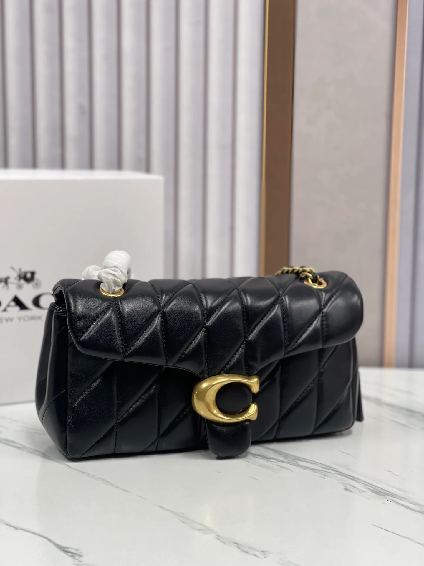 Top original order batch 480¥Coach/Coach new model synchronized new product model CP400 Quilting Tabby chain tabby with quilting technology, cool dark buckle, low-key and high-end gold buckle. Choose the size and color you like. Size 26/15.