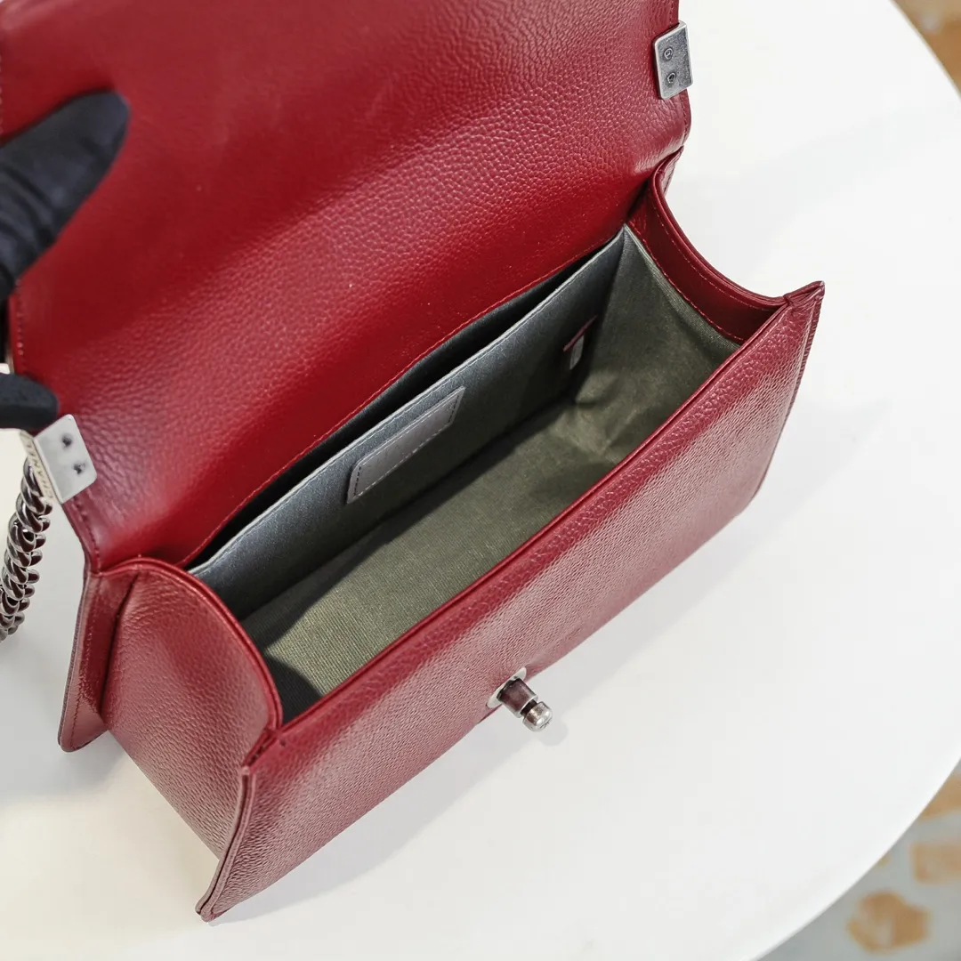 💰460￥ "Full leather inside and out with original hardware" Chanel👑 Using imported first-layer cowhide with lychee pattern [color] [lightning] thickened electroplated hardware accessories🌈The workmanship is comparable to the original order💪The bottom can be pinched and rebounded without trace, absolutely spot-on and real-life, fashionable and durable💪💪High-end quality, no pressure in and out of the drill cabinet💏, size 25*15*8cm Style number: 67086