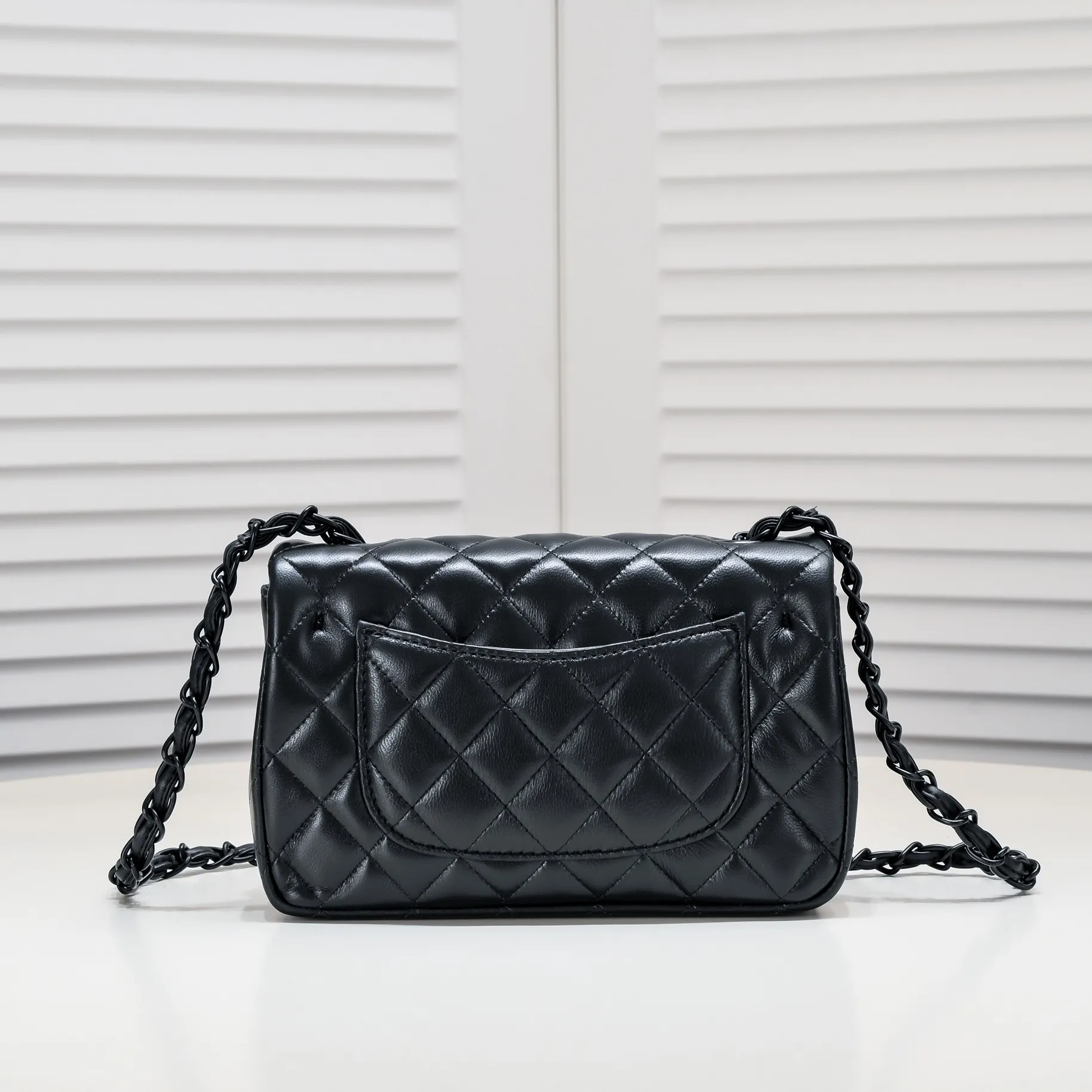 💰320￥Black buckle CF versatile lambskin🌹 Chanel💃🏻‼ ️Eternal classic style [shy] noble temperament💃🏻favorite of celebrities🌟soft leather and high-end👍counter hardware exquisite workmanship to reject flaws [strong] both dazzling and feminine 😝[strong] luxurious and durable🌟Size: 20*14*7cm Style number: 1116