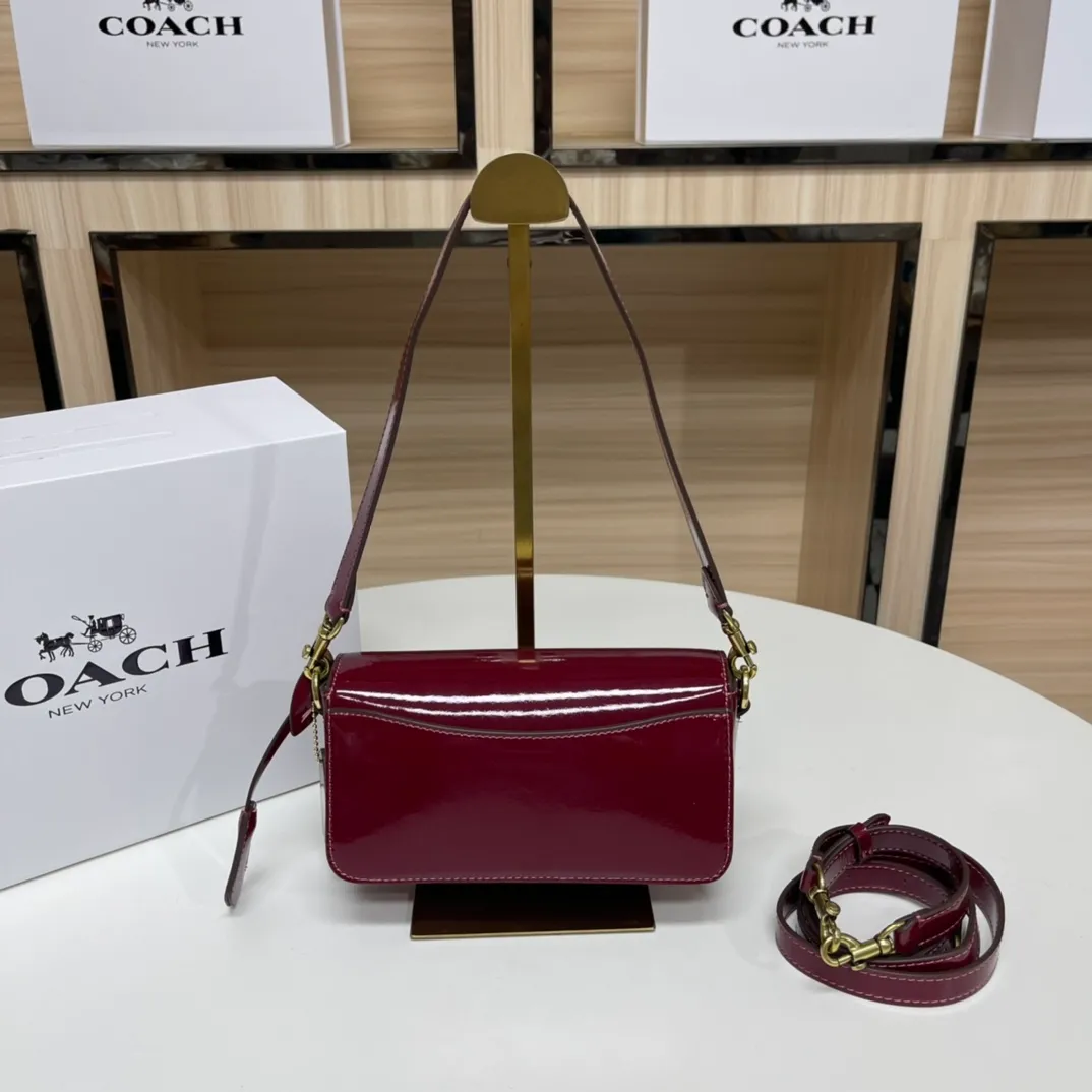 Top original order p480💰Coach/Coach new NEw new baguette bag Studio 20 patent leather! [Rose] model cE761 new baguette bag patent leather mirror bag, Studio20 girl bright eye I like it so much ~ the red and black are very stylish This patent leather has a good texture and the gloss is not ordinary Size 20/10/6.5 [Fireworks] [Fireworks]