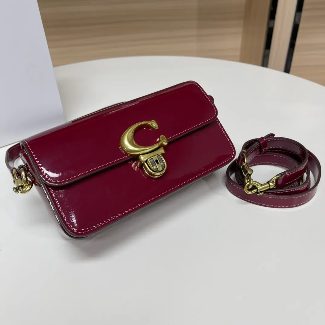 Top original order p480💰Coach/Coach new NEw new baguette bag Studio 20 patent leather! [Rose] model cE761 new baguette bag patent leather mirror bag, Studio20 girl bright eye I like it so much ~ the red and black are very stylish This patent leather has a good texture and the gloss is not ordinary Size 20/10/6.5 [Fireworks] [Fireworks]