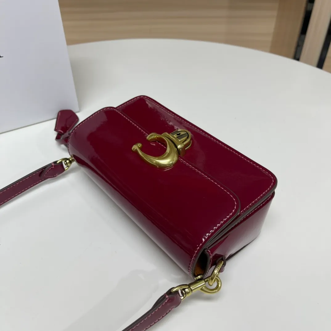 Top original order p480💰Coach/Coach new NEw new baguette bag Studio 20 patent leather! [Rose] model cE761 new baguette bag patent leather mirror bag, Studio20 girl bright eye I like it so much ~ the red and black are very stylish This patent leather has a good texture and the gloss is not ordinary Size 20/10/6.5 [Fireworks] [Fireworks]