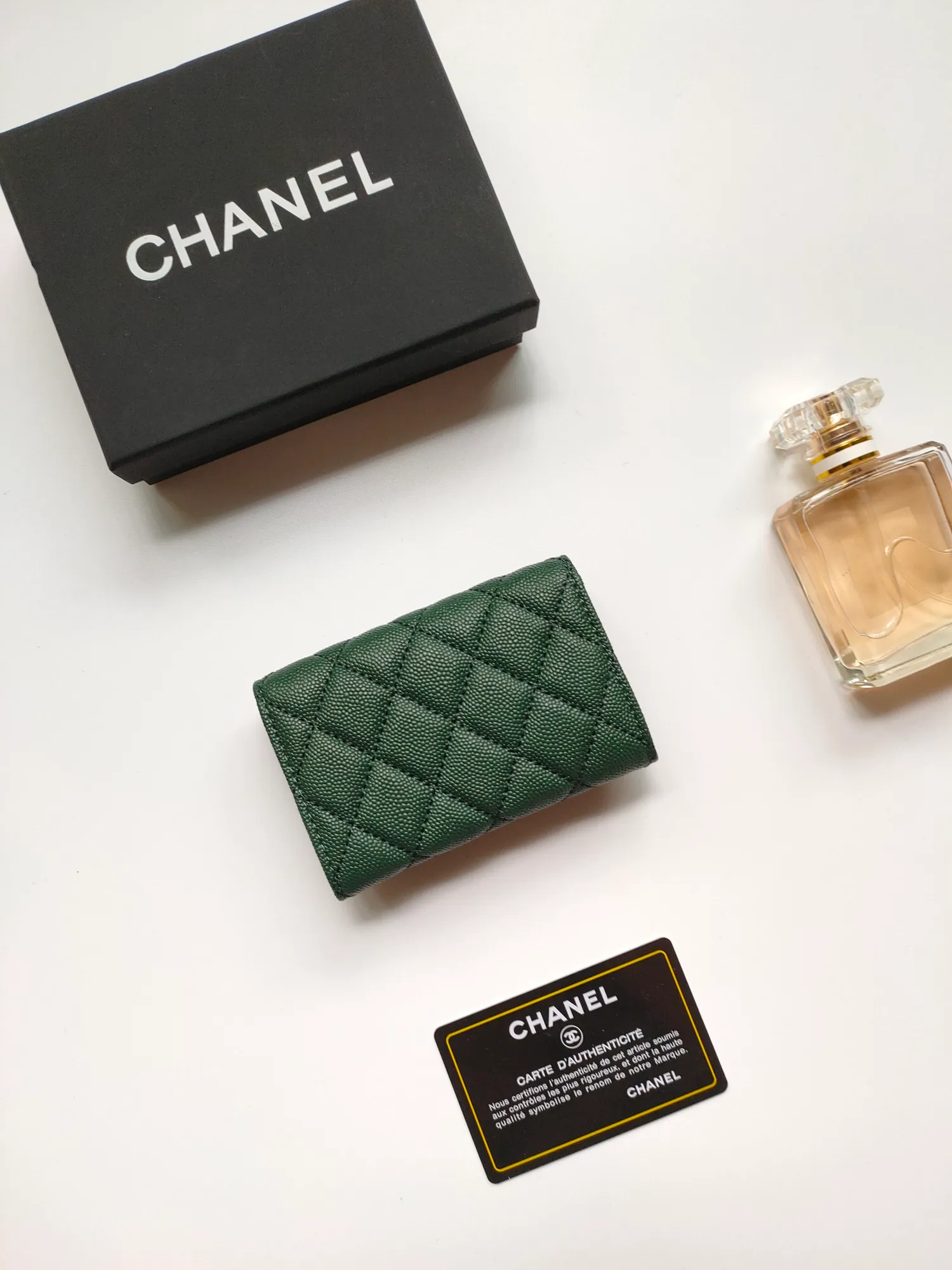 💰140💰 Model AP6118 CHANEL 22k embossed hardware, new double C large lgo with exquisite replica flavor, very beautiful, official website 2023 latest 🆕Card holder Caviar medium ball grain cowhide is scratch-resistant, super glossy, no problem to put about 10 cards, one card can be placed in the cover card slot, and cards + coins can also be placed in the middle It is troublesome to carry a bag that is too big in summer, so it is suitable to put it in a mini bag, which is also convenient to carry in your pocket😍