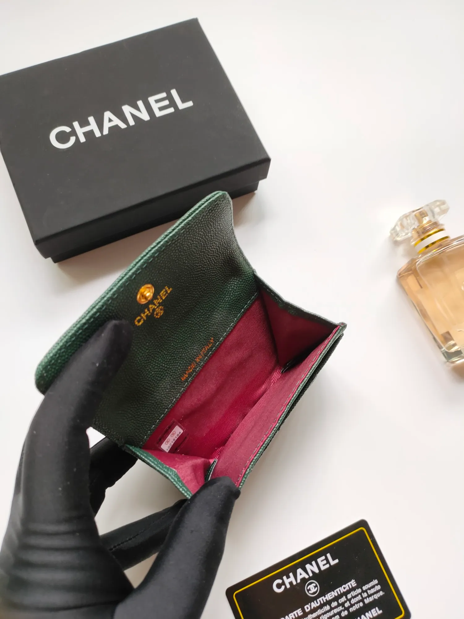 💰140💰 Model AP6118 CHANEL 22k embossed hardware, new double C large lgo with exquisite replica flavor, very beautiful, official website 2023 latest 🆕Card holder Caviar medium ball grain cowhide is scratch-resistant, super glossy, no problem to put about 10 cards, one card can be placed in the cover card slot, and cards + coins can also be placed in the middle It is troublesome to carry a bag that is too big in summer, so it is suitable to put it in a mini bag, which is also convenient to carry in your pocket😍
