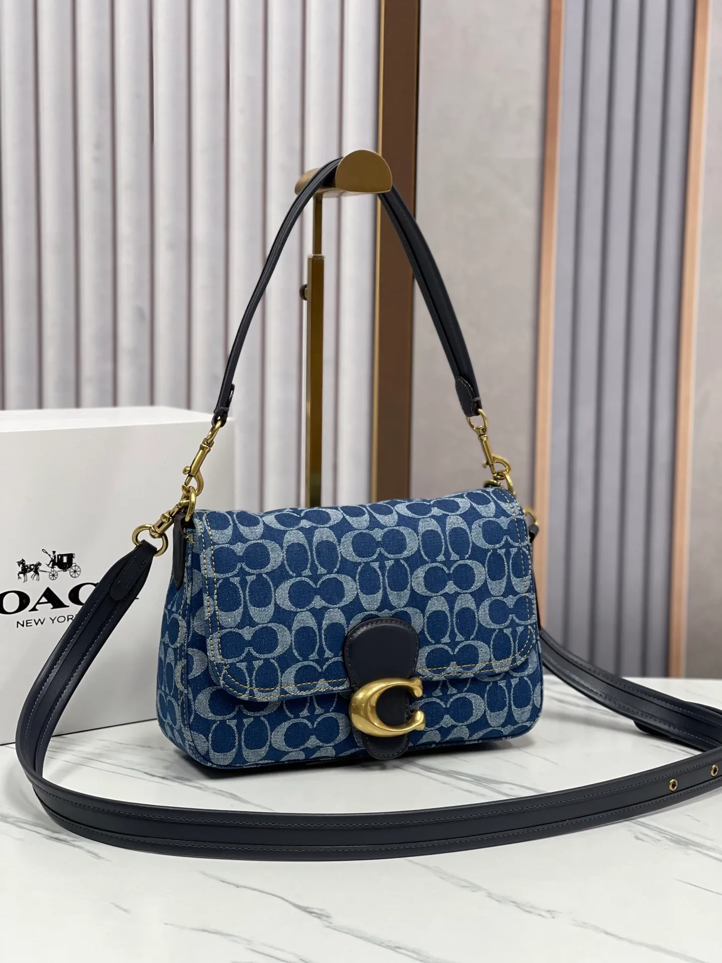Top original order batch 480💰coach/Coach new model number CA105 new color at the counter. 2 shoulder straps. I love Soft Tabby so much ~ Retro style has always been the current popular style. This model perfectly interprets the French retro romance. The 3 shoulder straps can be freely detached. The short shoulder strap can be used as an armpit bag or a handbag. It is very suitable for any style. It is soft and light, and the built-in capacity is super sufficient! Jue Juezi, full of gratitude! Versatile classic size: 26*15*8.5 cm,