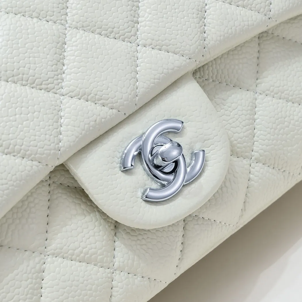 💰320￥Off-white💥CF versatile caviar cowhide🌹 Chanel💃🏻‼ ️Eternal classic style [shy] noble temperament💃🏻favorite of celebrities🌟soft leather and high-end👍counter hardware exquisite workmanship to reject defects [strong] both dazzling and feminine 😝[strong] luxurious and durable🌟size: 20*14*7cm style number 1116 reverse edge