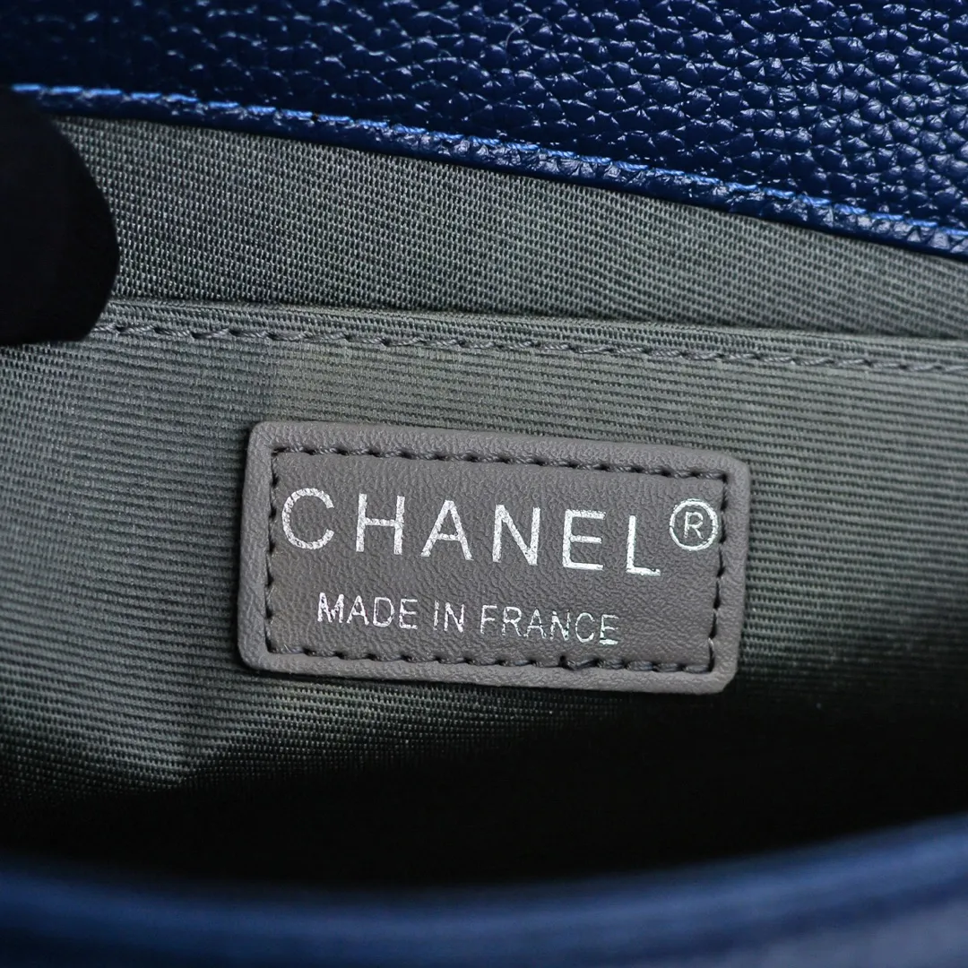 💰460￥ "Full leather inside and out with original hardware" Chanel👑 Using imported first-layer cowhide with lychee pattern [color] [lightning] thickened electroplated hardware accessories🌈The workmanship is comparable to the original order💪The bottom can be pinched and rebounded without trace, absolutely spot-on and real-life, fashionable and durable💪💪High-end quality, no pressure in and out of the drill cabinet💏, size 25*15*8cm Style number: 67086