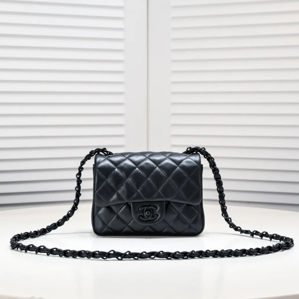 💰310￥Black buckle Chanel🔺🚴🏼💸Choose high-quality sheepskin🌺Original split version to create one to one 💯The feel is first-class, 🌲The design inspired by the camera shape fully embodies perfection! [Qiang] [Qiang] Integrates art and practicality, [Ladybug] Gorgeous and low-key plump 💯📨📨Classic is irresistible, ♒ You have to receive it to understand ✈✈🍭🍭Insist on high quality and low price🐟🐟, model number: 1115, size: 17.5*13*5 cm