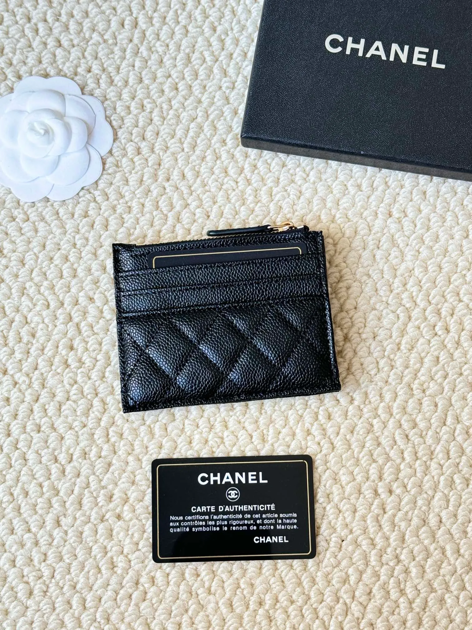 💰120 Chanel single-pull card holder can hold four cards and change, can be held in hand, can be put in the bag, easy to store, small and cute mini card holder, made of cowhide, model number A84105, size: 9x11.5cm​