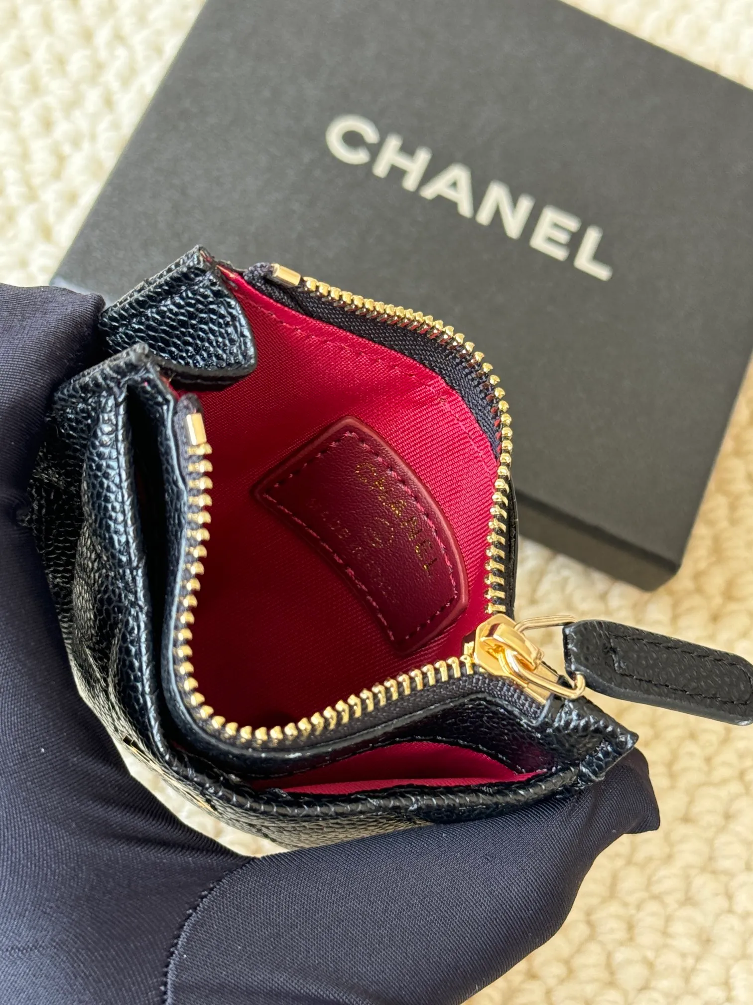 💰120 Chanel single-pull card holder can hold four cards and change, can be held in hand, can be put in the bag, easy to store, small and cute mini card holder, made of cowhide, model number A84105, size: 9x11.5cm​