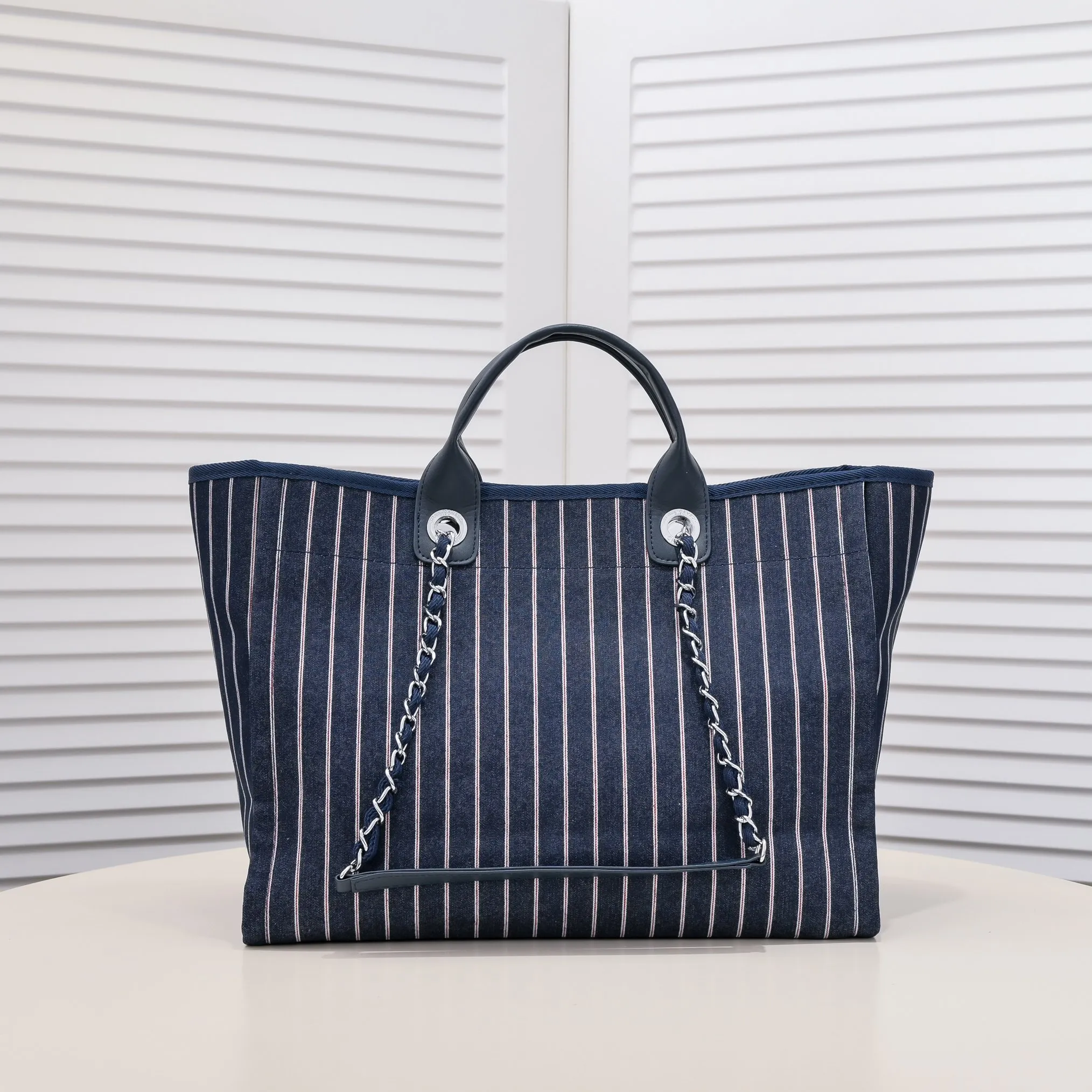 💰400￥👑Chanel 2022 new beach bag denim bag🎉🎉Women's shoulder portable shopping bag large capacity mommy fashion simple chain bag✅✅✅👍👍 Style number: 67178-7 Size: top width 48/bottom width 38/height 30/thickness 14 cm
