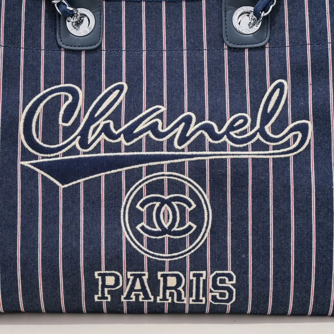 💰400￥👑Chanel 2022 new beach bag denim bag🎉🎉Women's shoulder portable shopping bag large capacity mommy fashion simple chain bag✅✅✅👍👍 Style number: 67178-7 Size: top width 48/bottom width 38/height 30/thickness 14 cm