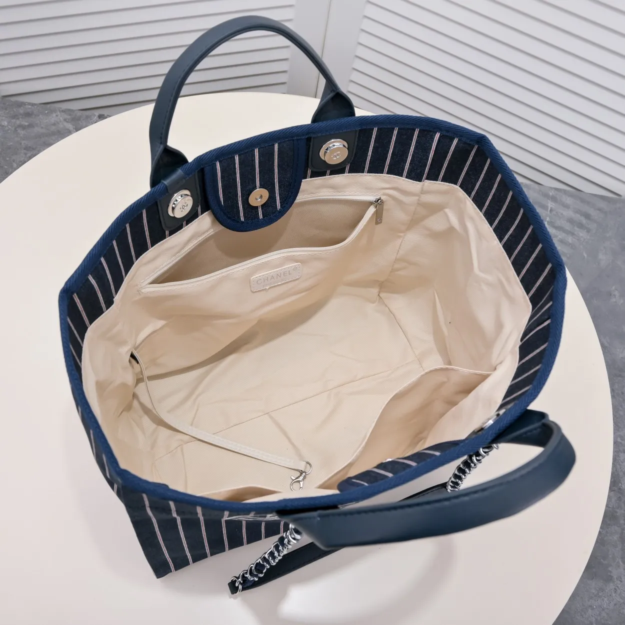 💰400￥👑Chanel 2022 new beach bag denim bag🎉🎉Women's shoulder portable shopping bag large capacity mommy fashion simple chain bag✅✅✅👍👍 Style number: 67178-7 Size: top width 48/bottom width 38/height 30/thickness 14 cm
