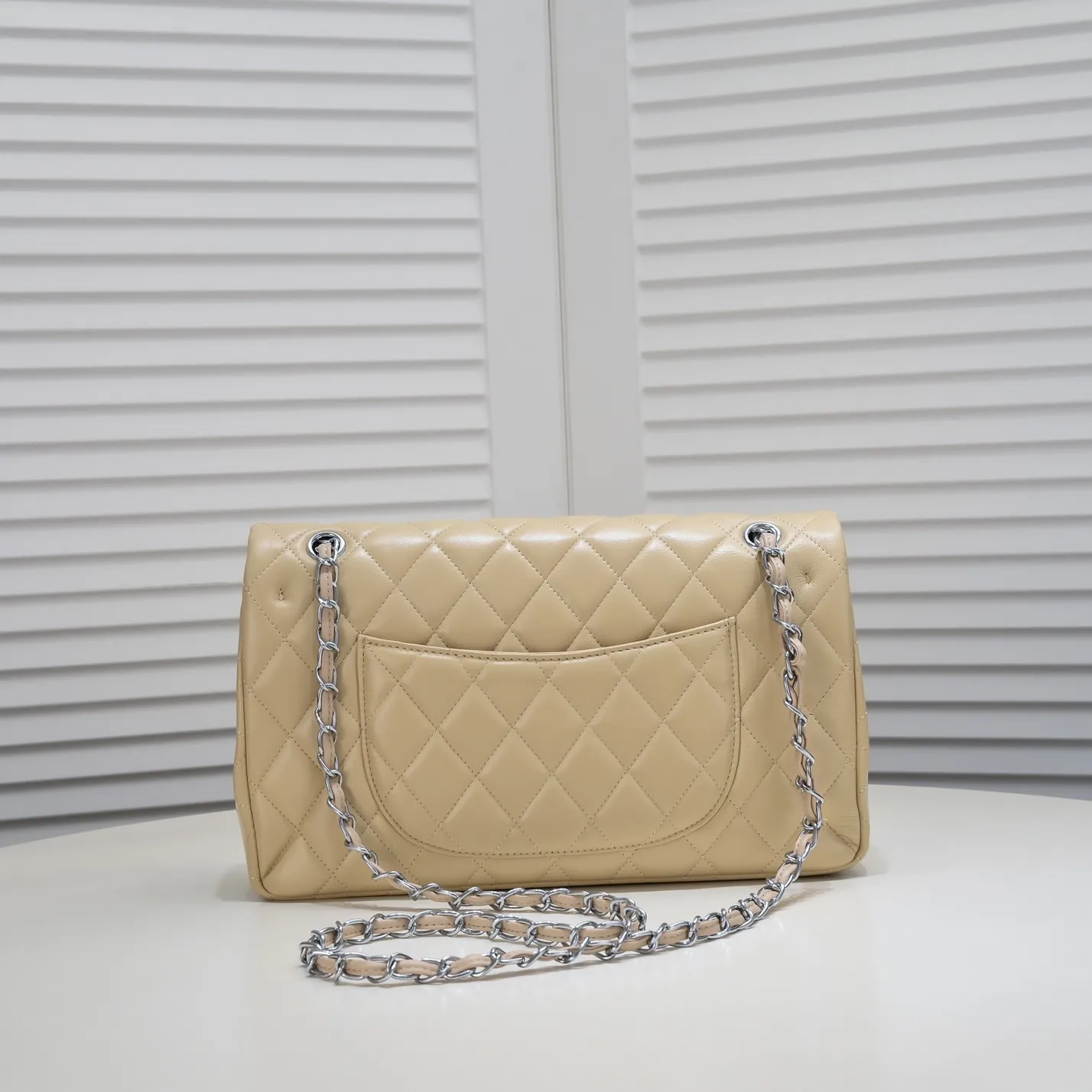 💰460￥Apricot [color] Chanel [color] century classic, carefully crafted with exquisite workmanship of every stitch and thread, imported sheepskin with original hardware, full rhombus 💯The shape of the whole bag is particularly perfect in softness 👍👍😔😔Classic and irresistible, size: 30X18X8cm, style number: 1113