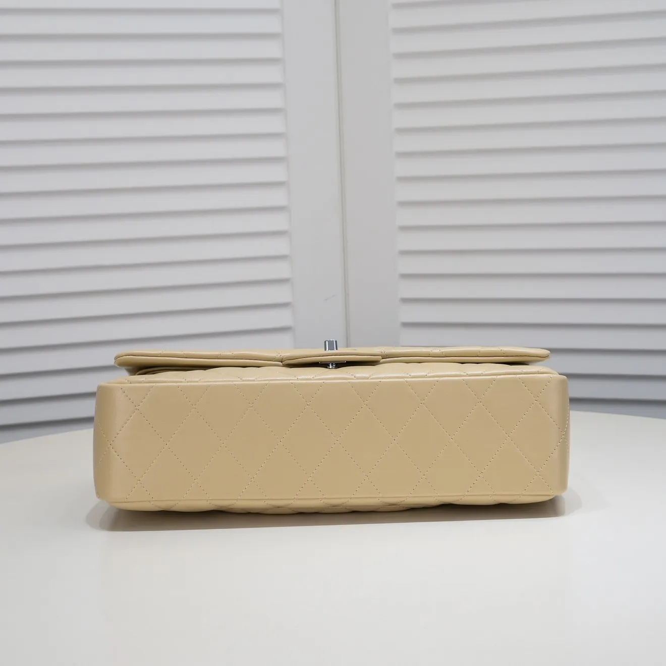 💰460￥Apricot [color] Chanel [color] century classic, carefully crafted with exquisite workmanship of every stitch and thread, imported sheepskin with original hardware, full rhombus 💯The shape of the whole bag is particularly perfect in softness 👍👍😔😔Classic and irresistible, size: 30X18X8cm, style number: 1113
