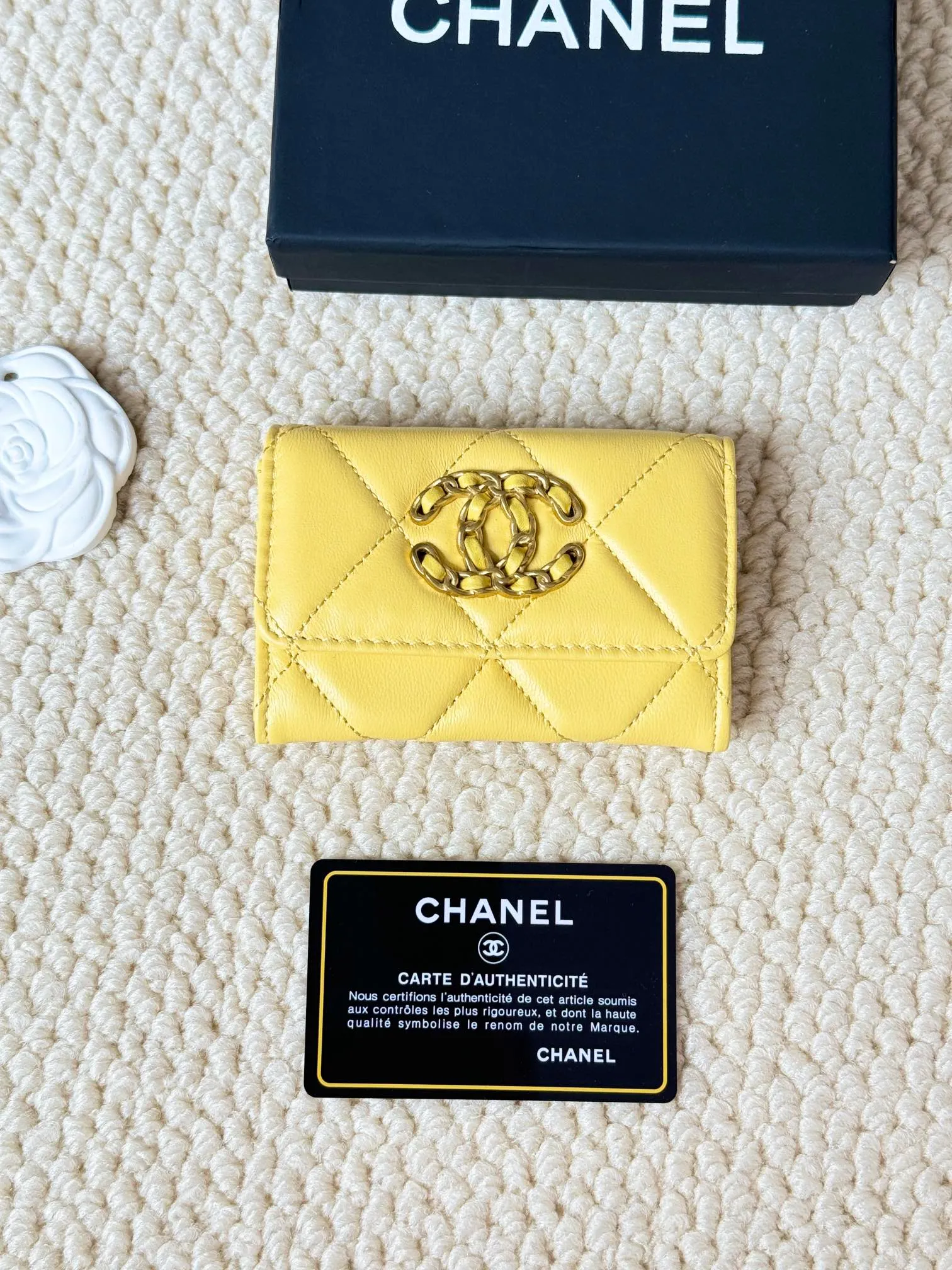 💰130 CHANEL model number AP3610 new flap coin purse. This year’s latest logo is matched with rhombus, lambskin and retro hardware... This card holder has a large capacity. It can hold about 1,000 yuan with a 20% discount of 100 yuan. It can also hold 2.3 cards. It is very practical. Size 11*8.5*3cm
