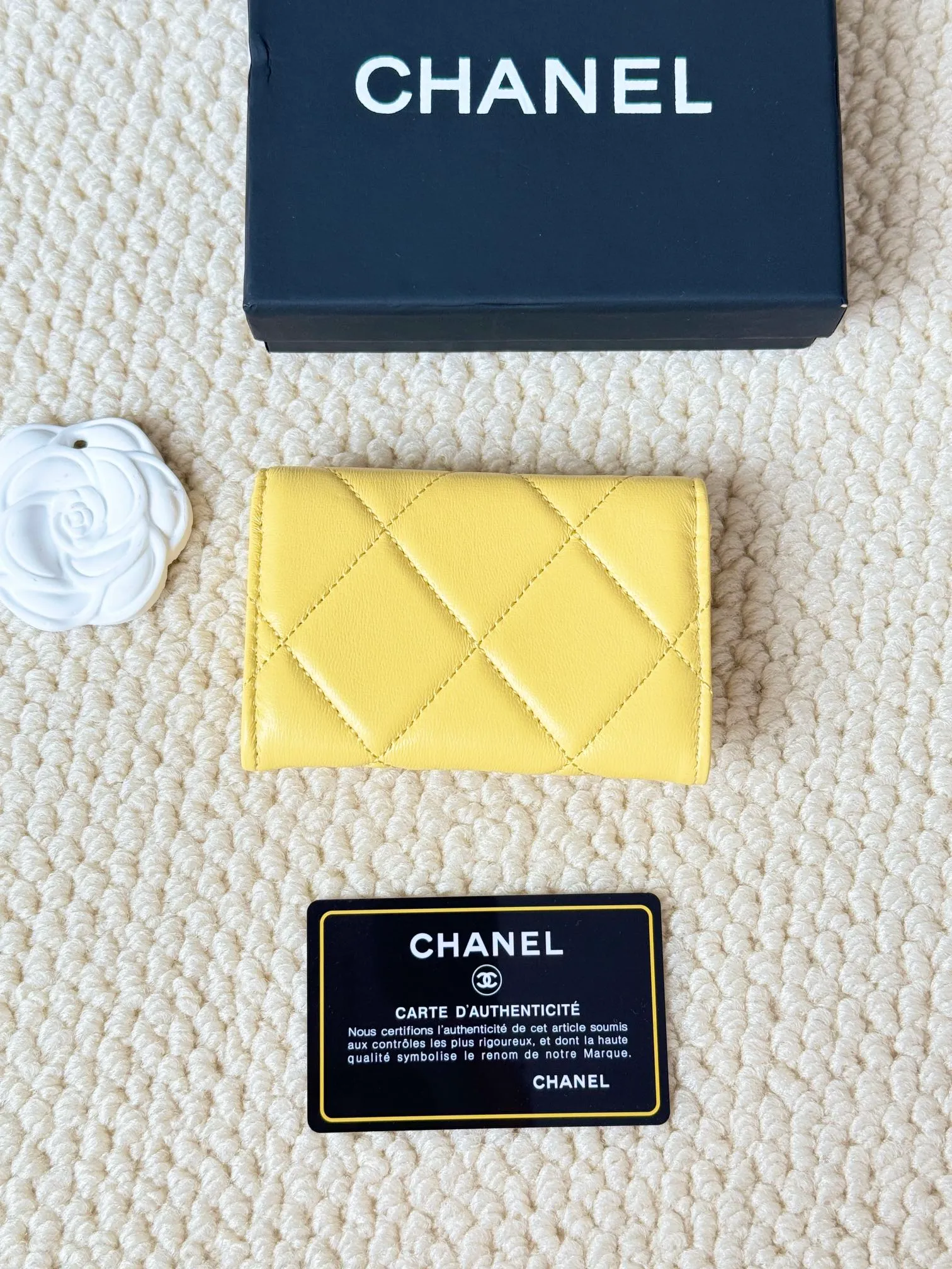 💰130 CHANEL model number AP3610 new flap coin purse. This year’s latest logo is matched with rhombus, lambskin and retro hardware... This card holder has a large capacity. It can hold about 1,000 yuan with a 20% discount of 100 yuan. It can also hold 2.3 cards. It is very practical. Size 11*8.5*3cm