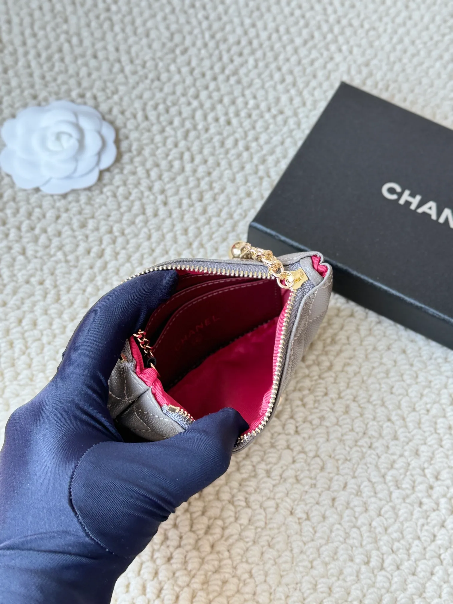 💰130 chanel cowhide caviar pendant coin purse💦 Style number: A50168 Classic small carry-on bag, one of the most practical bags in the era of mobile payment, cards, change, keys and lipstick in one package, cute, practical and connotative, nice card holder, key bag, coin purse, lipstick bag Reference size: 9.5×15×0.5cm