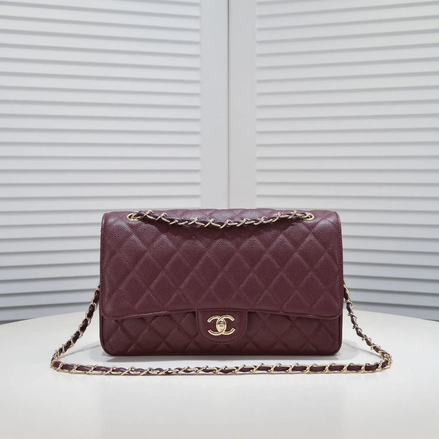 💰460￥Maroon [color] Chanel [color] century classic, carefully crafted with exquisite workmanship of every stitch and thread, imported caviar cowhide with original hardware, full rhombus 💯The shape and softness of the whole bag are particularly perfect 👍👍😔😔Classic and irresistible, size: 30X18X8cm, style number: 1113