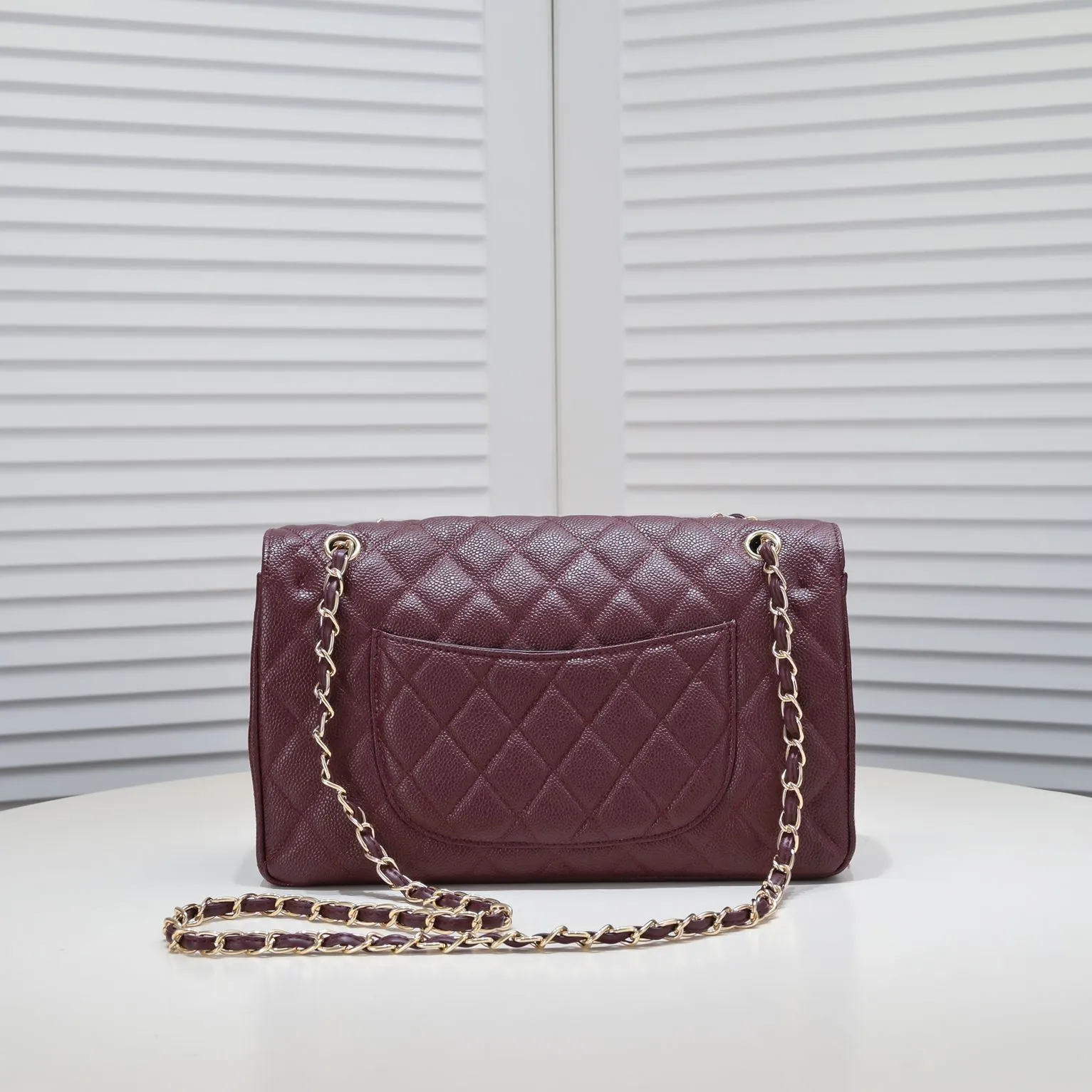 💰460￥Maroon [color] Chanel [color] century classic, carefully crafted with exquisite workmanship of every stitch and thread, imported caviar cowhide with original hardware, full rhombus 💯The shape and softness of the whole bag are particularly perfect 👍👍😔😔Classic and irresistible, size: 30X18X8cm, style number: 1113