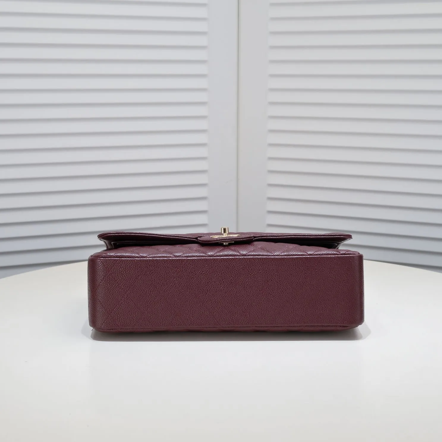 💰460￥Maroon [color] Chanel [color] century classic, carefully crafted with exquisite workmanship of every stitch and thread, imported caviar cowhide with original hardware, full rhombus 💯The shape and softness of the whole bag are particularly perfect 👍👍😔😔Classic and irresistible, size: 30X18X8cm, style number: 1113