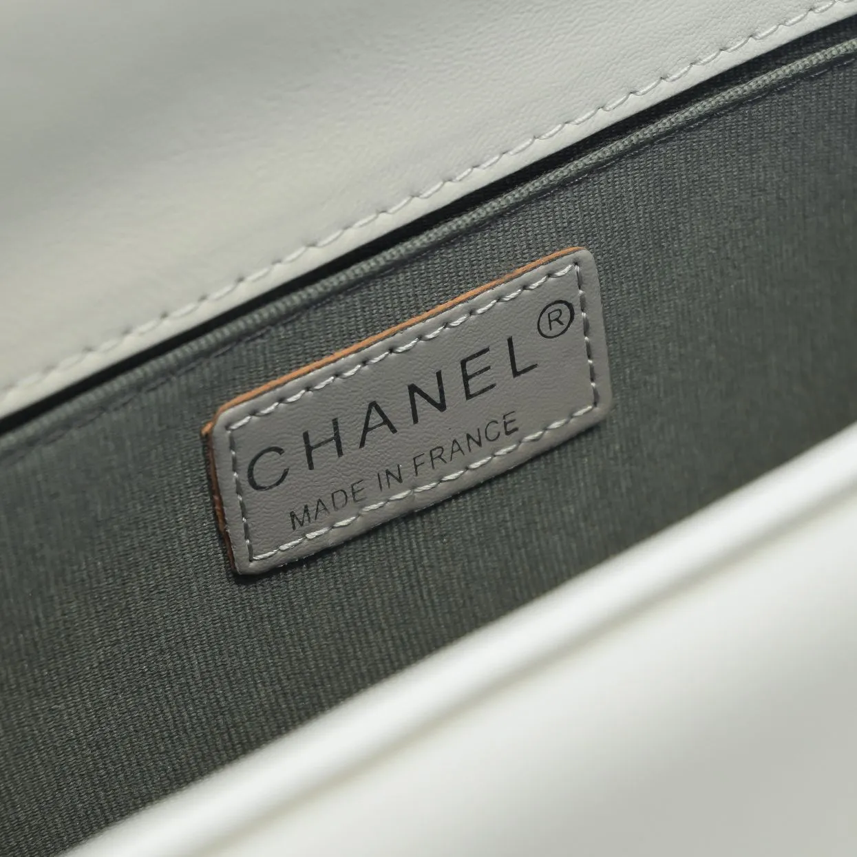 💰420￥ (Full sheepskin with original hardware) [Smile] Chanel Chanel 👑 Lambskin [Lightning] Thickened electroplated hardware accessories 🌈 The workmanship is comparable to the original order 💪 The bottom can be pinched and rebounded without trace, absolutely spot-on and real-life, fashionable and durable 💪💪 High-end quality, no pressure in and out of the diamond cabinet 💏, size 25*15*8cm, style number: 67086 ancient silver